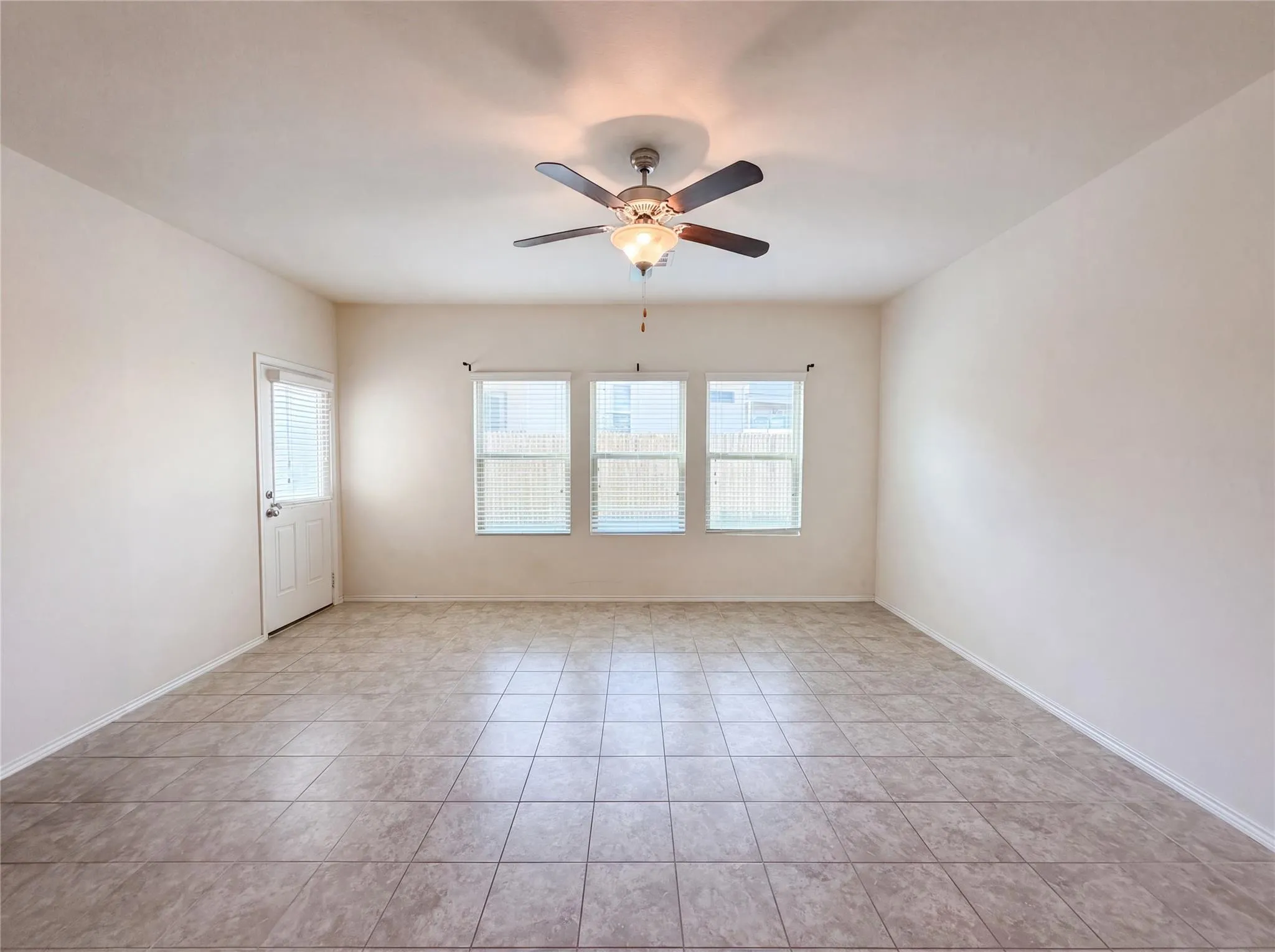 Photo 3 of 276 CIRCLE WAY #26E