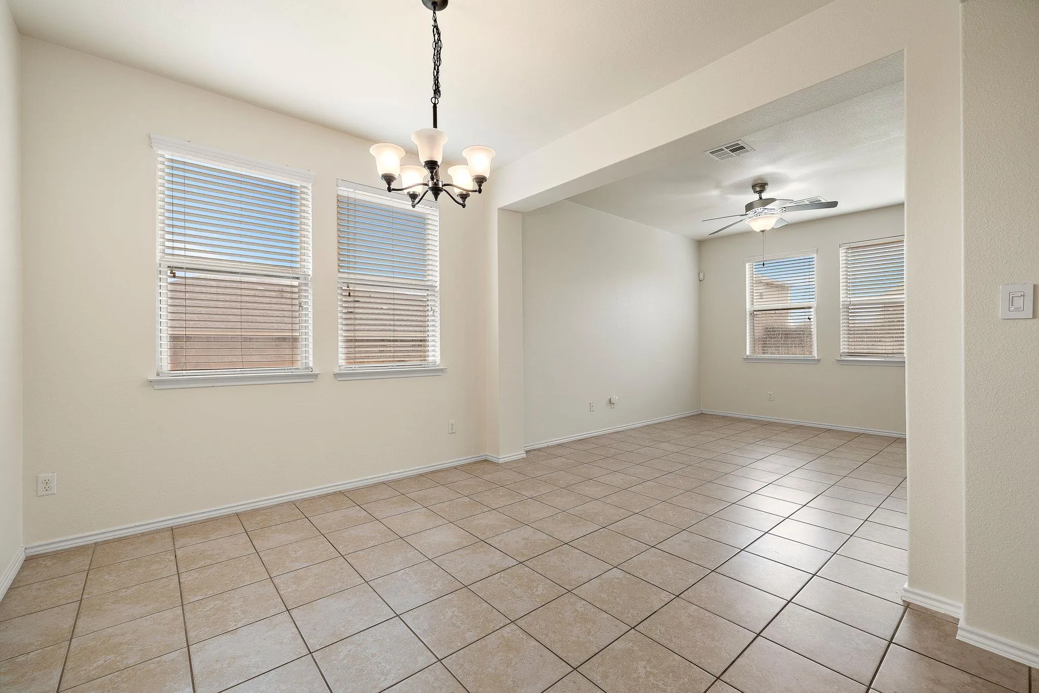 Photo 5 of 713 CARILLION DR