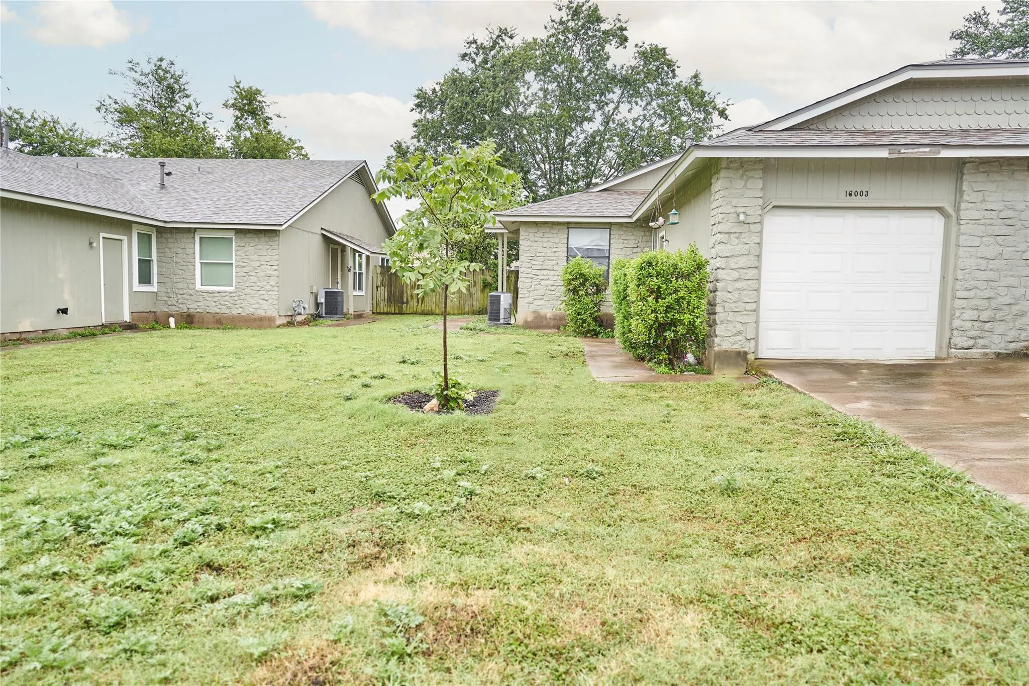 Photo 2 of 16003 STONEHAM CIR