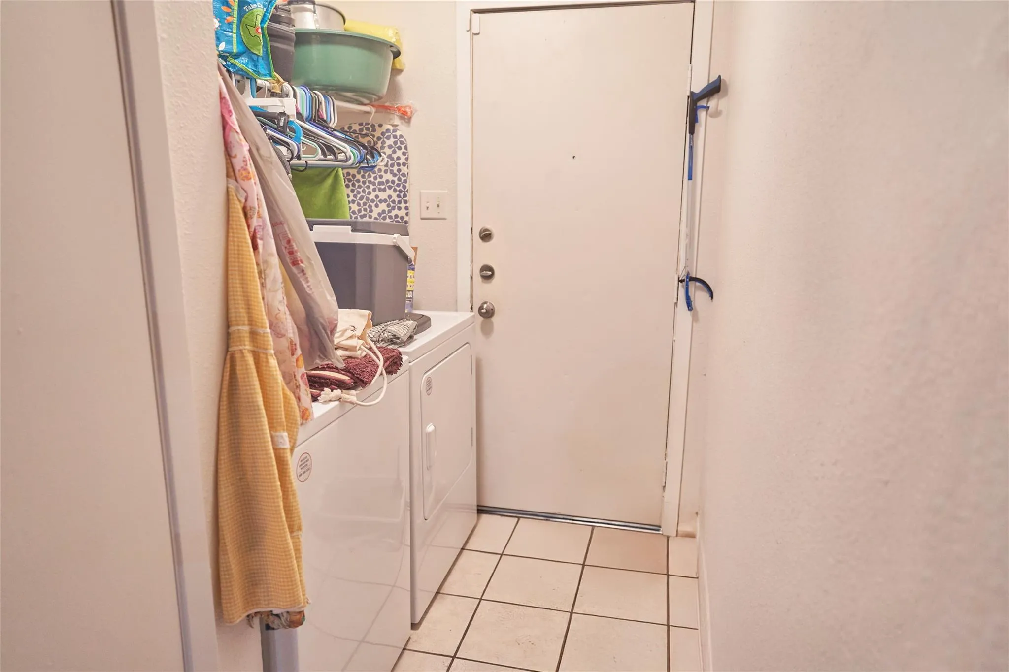 Photo 4 of 16001 STONEHAM CIR