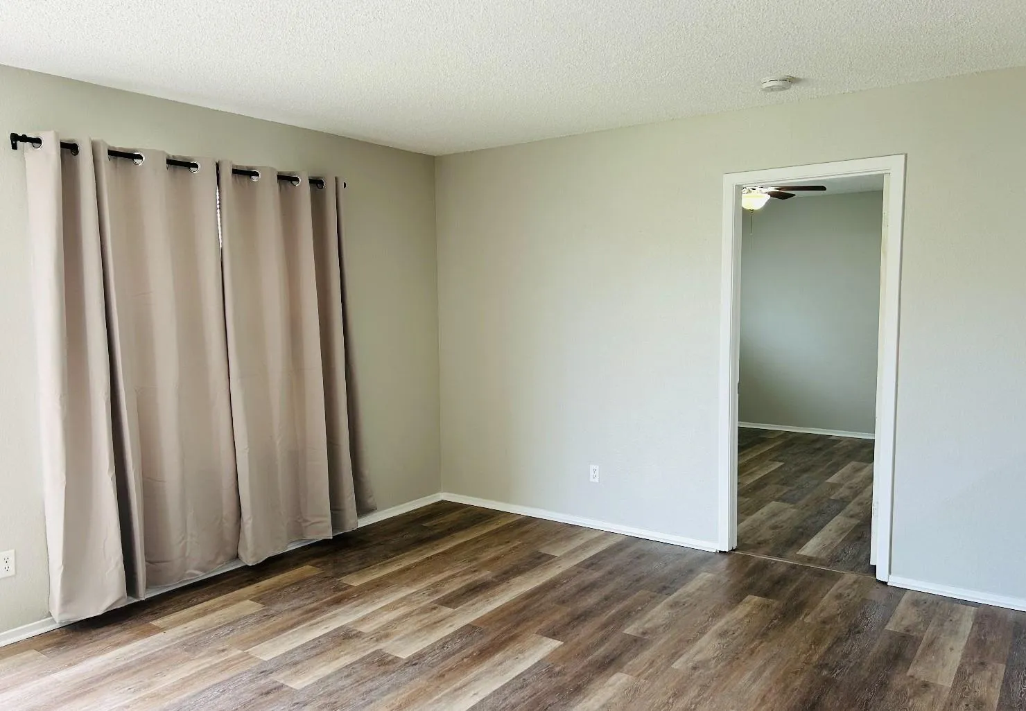 Photo 4 of 16001 STONEHAM CIR