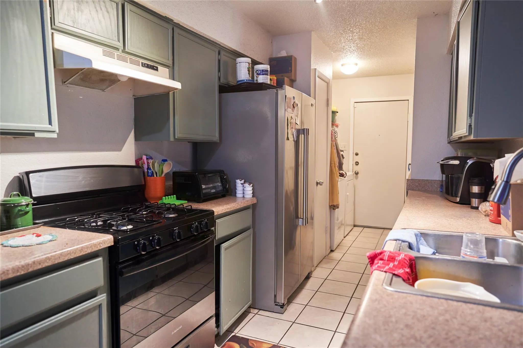 Photo 3 of 16001 STONEHAM CIR