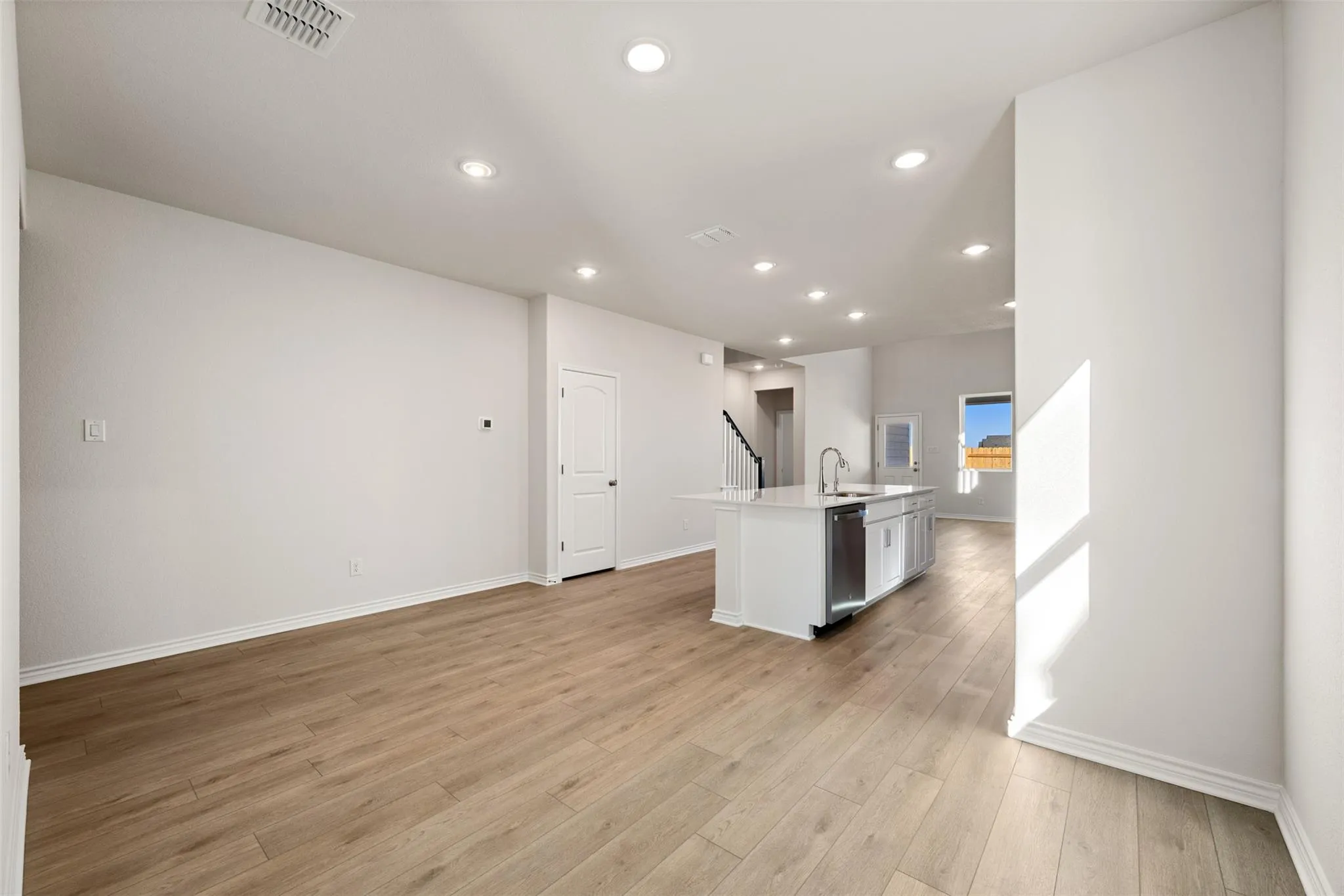 Photo 4 of 160 RANIER WAY