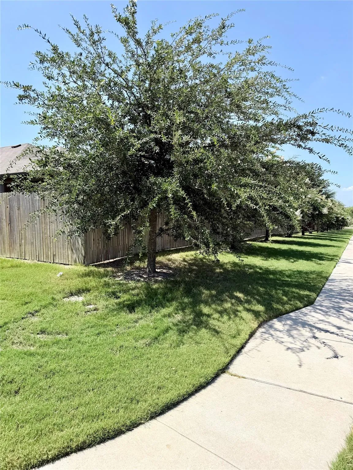 Photo 5 of 13940 HEYWOOD DR