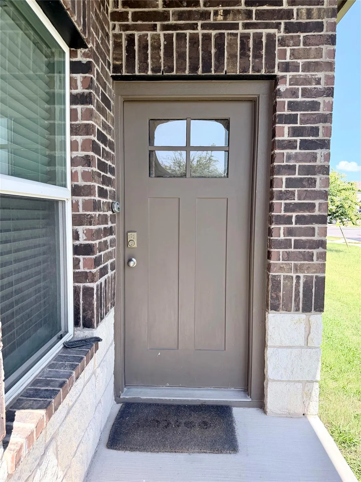 Photo 2 of 13940 HEYWOOD DR