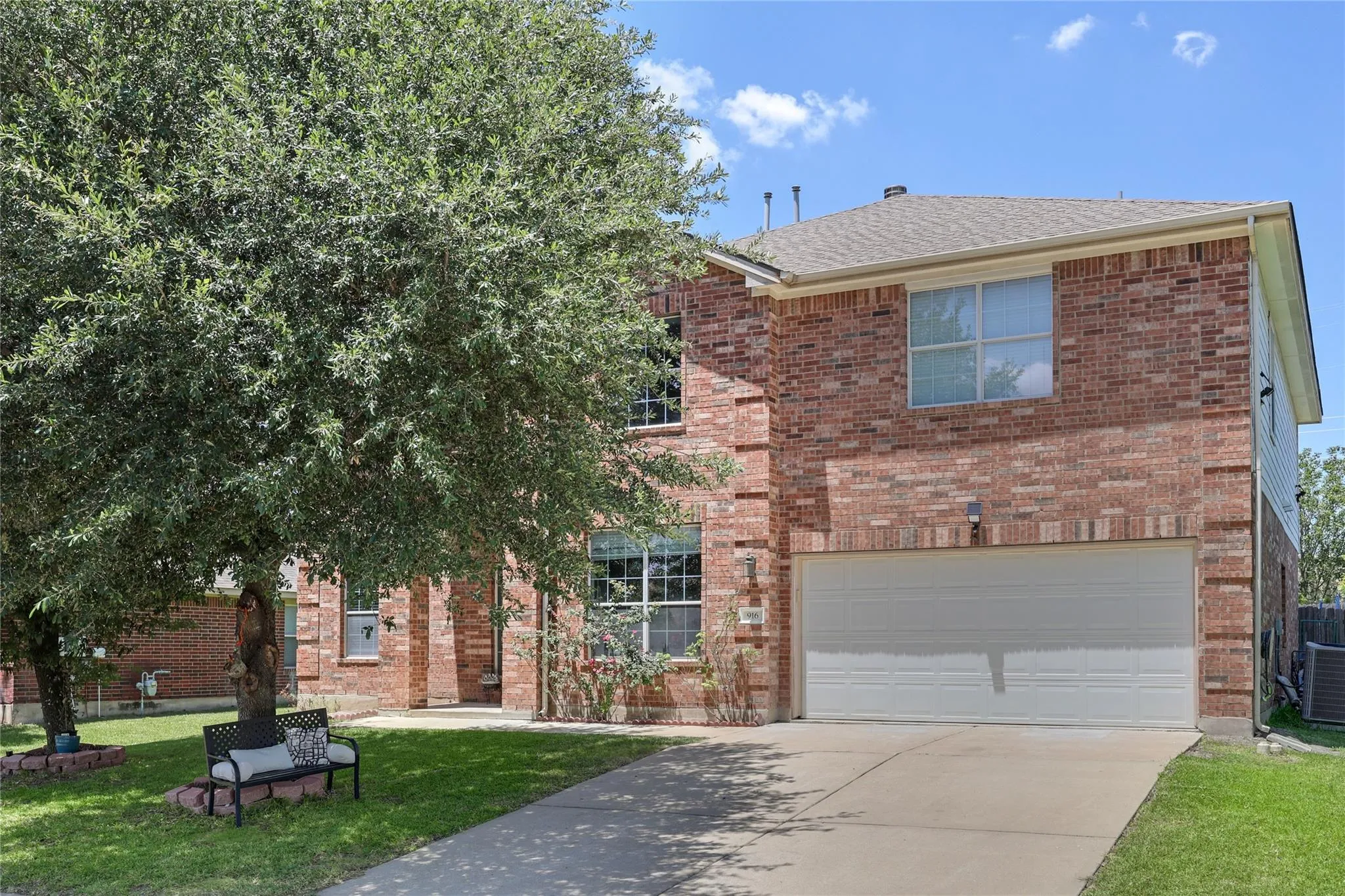 Photo of 916 ABBEYGLEN CASTLE DR, Pflugerville, 78660