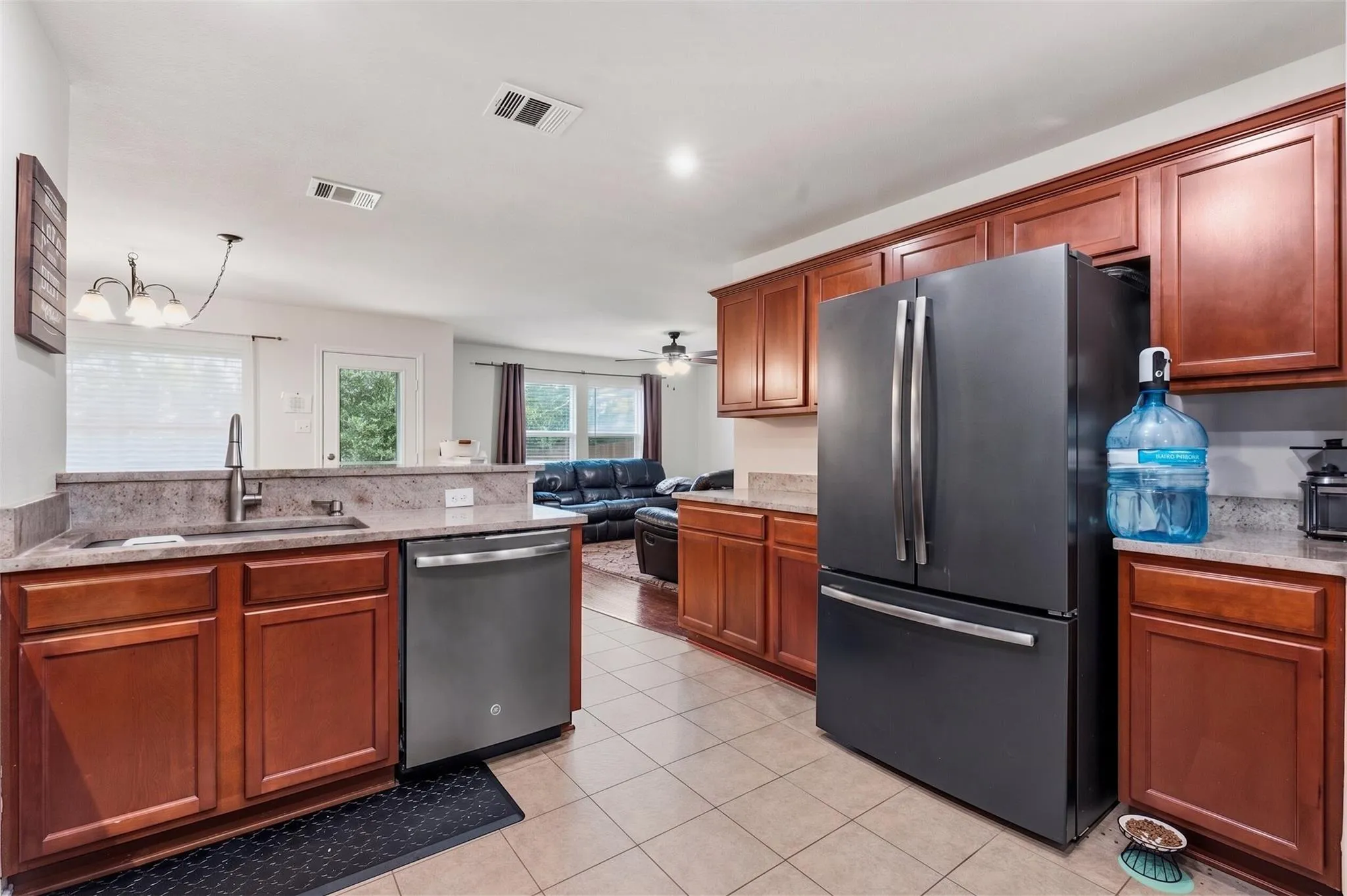 Photo 5 of 18512 GREAT FALLS DR
