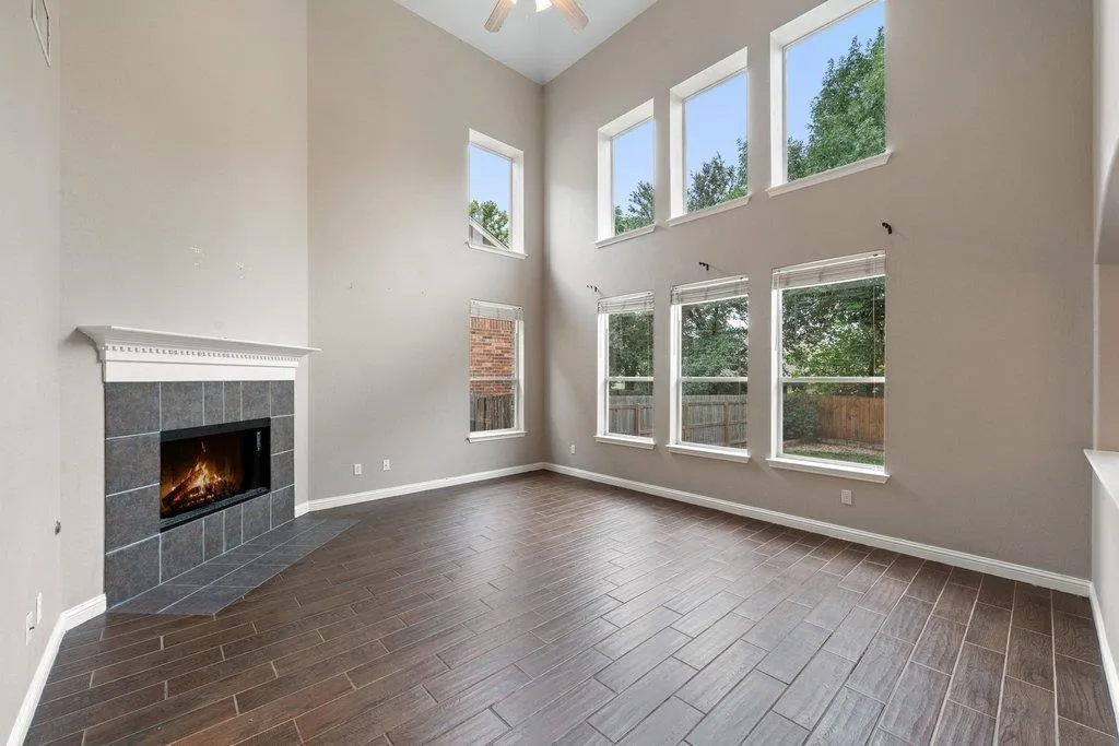 Photo 5 of 301 BAYOU BEND DR