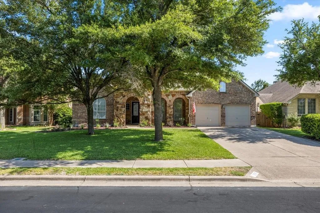Photo 2 of 2127 CLEAR LAKE PL