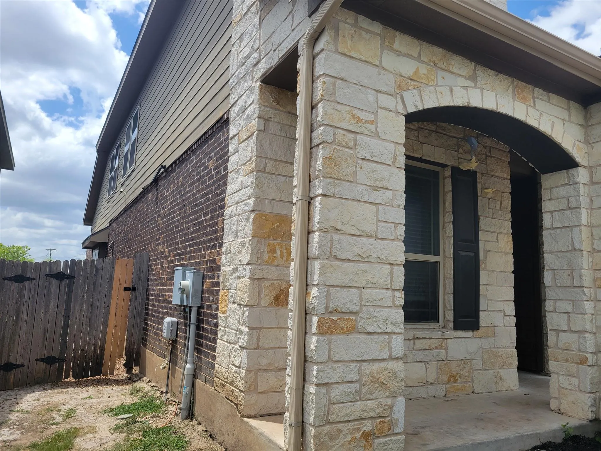 Photo 2 of 225 SHALE CIR