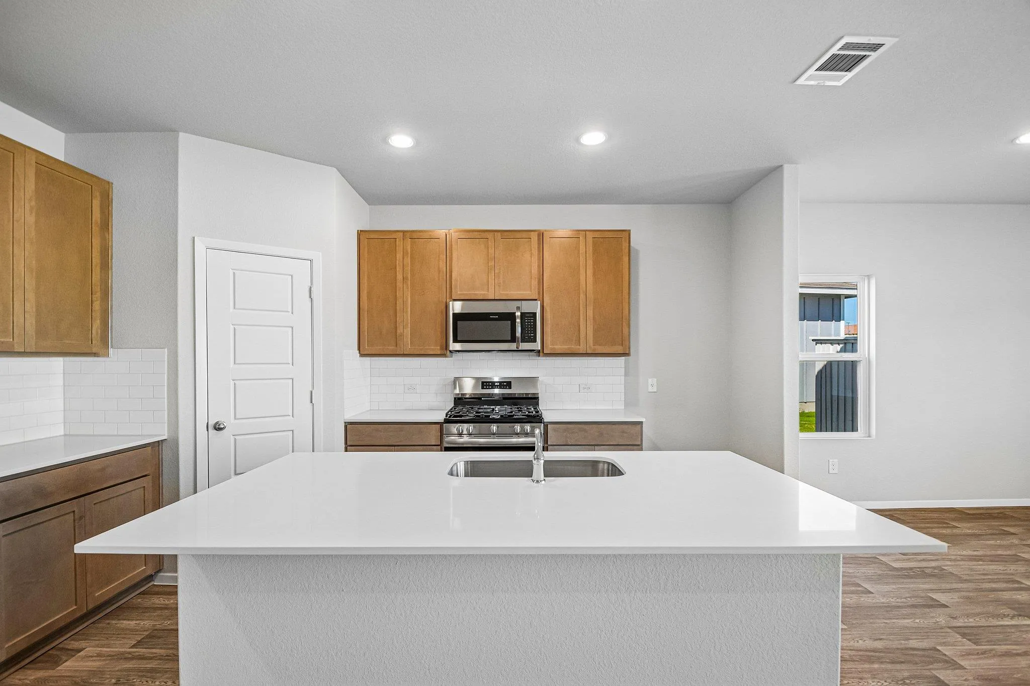Photo 5 of 110 DESPERADO ST
