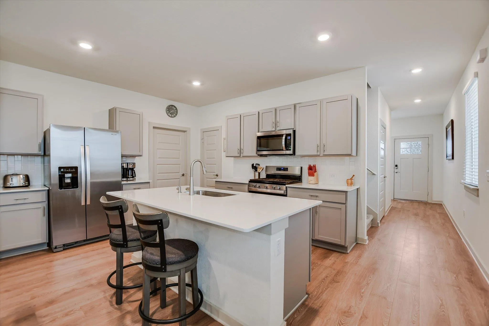 Photo 5 of 105 MERRICK RD