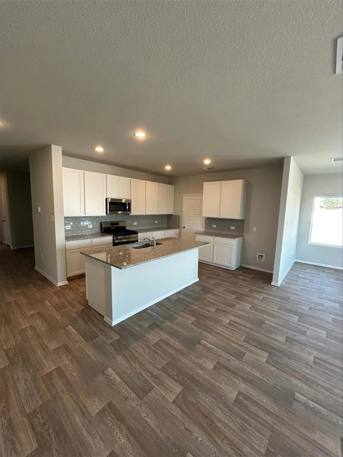 Photo 2 of 150 LENNOX DR