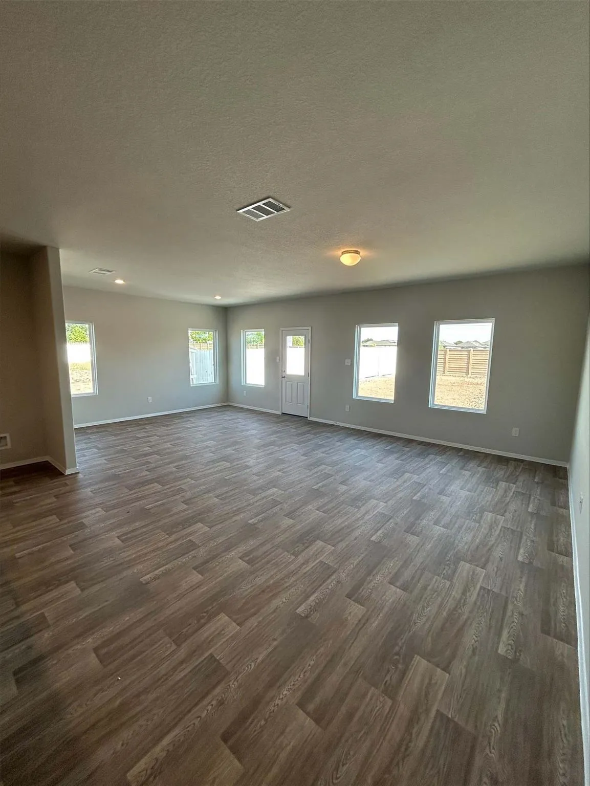 Photo 3 of 150 LENNOX DR