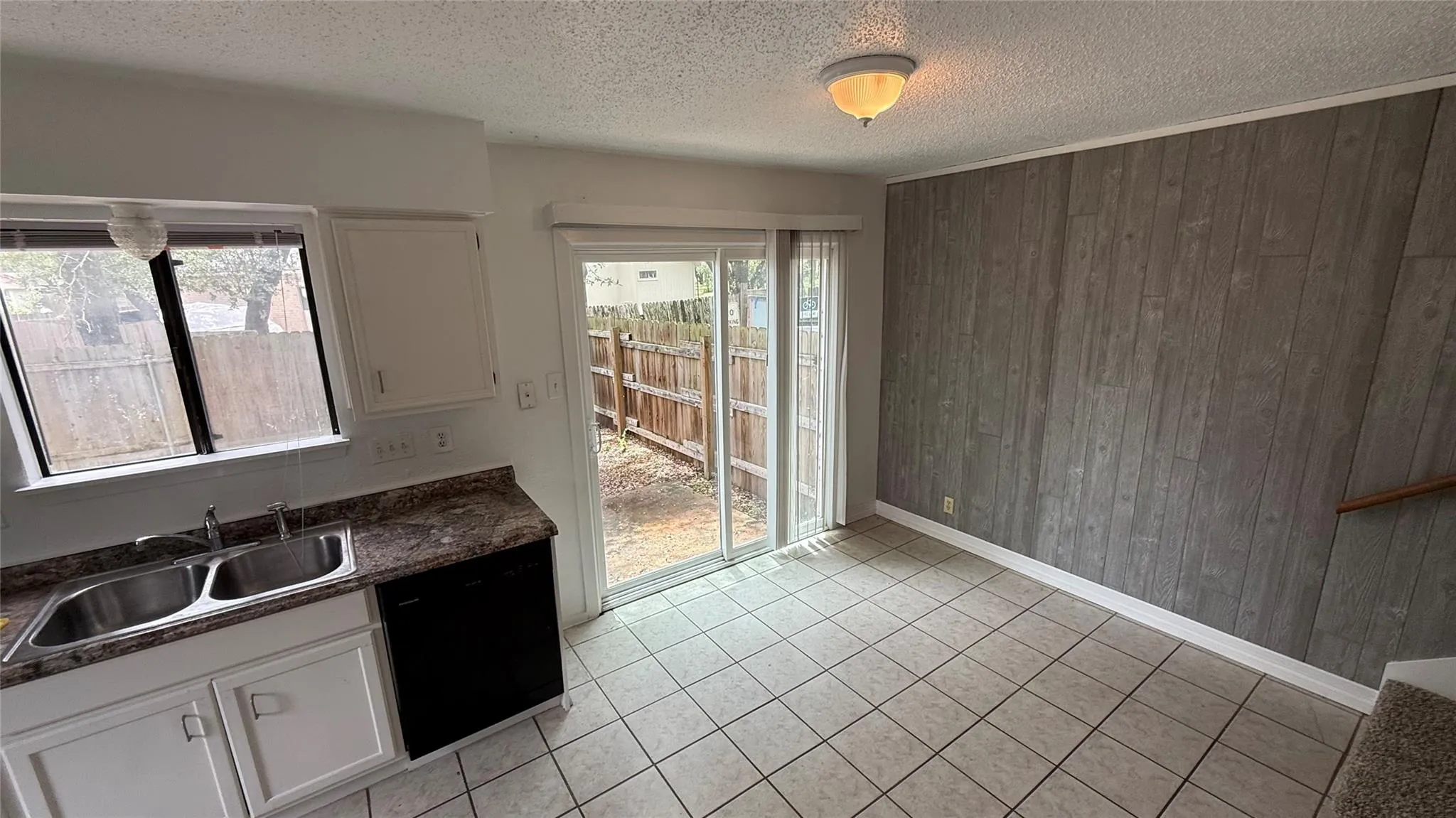 Photo 2 of 9019 SAWTOOTH LN #A