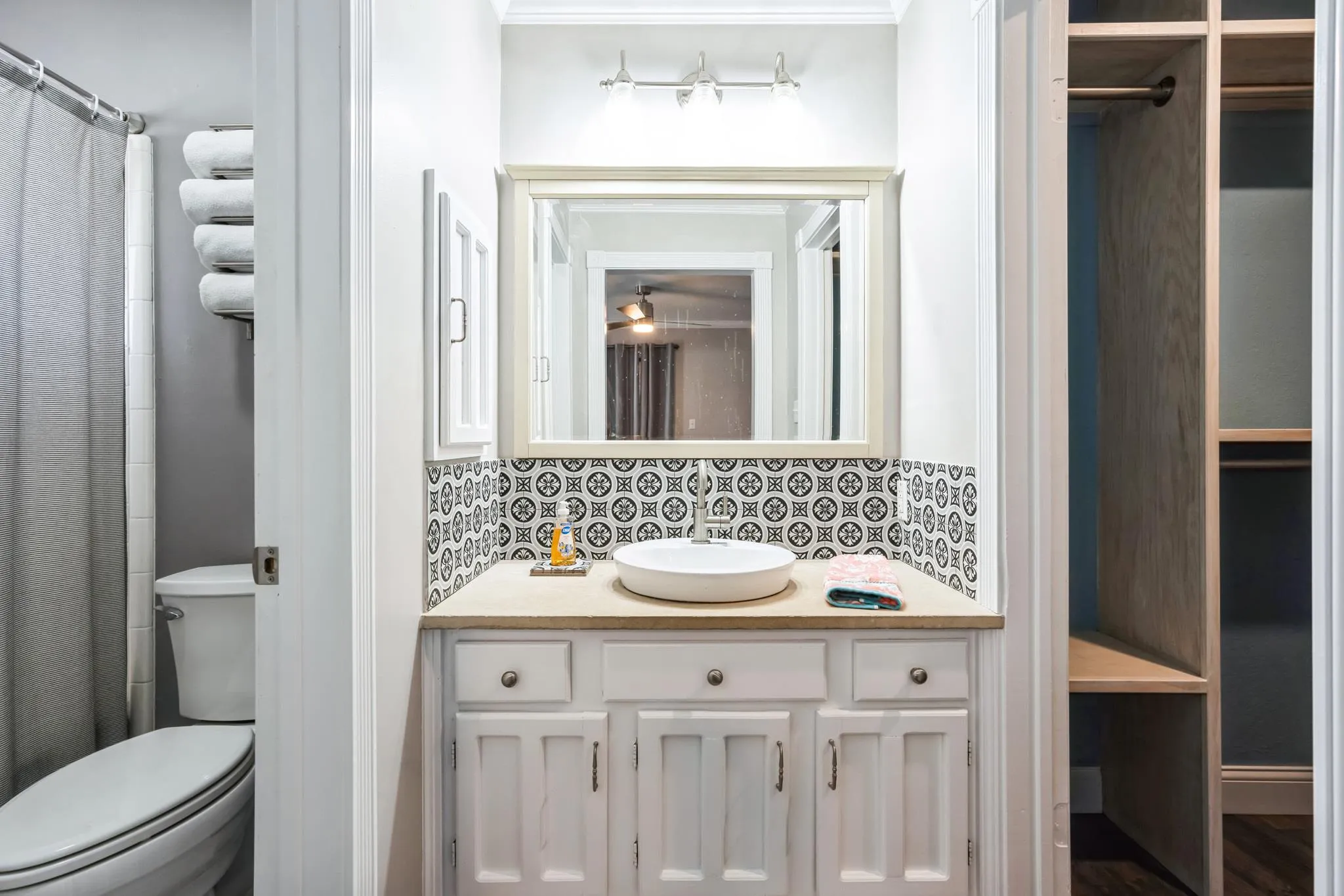 Photo 4 of 1202 THORPE LN #406D
