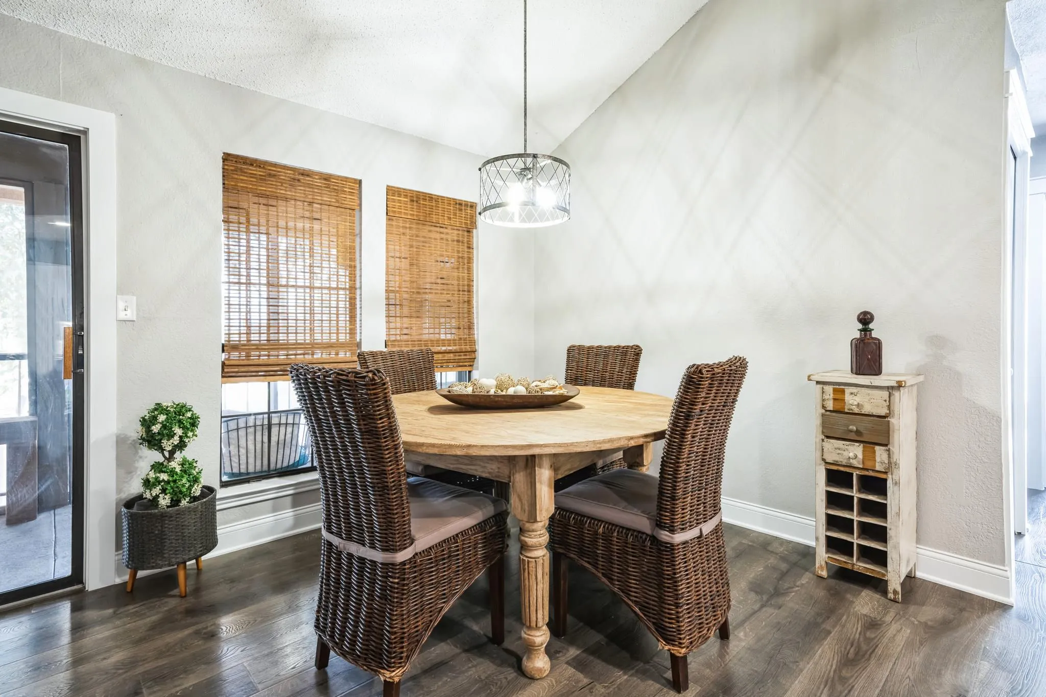 Photo 2 of 1202 THORPE LN #406D