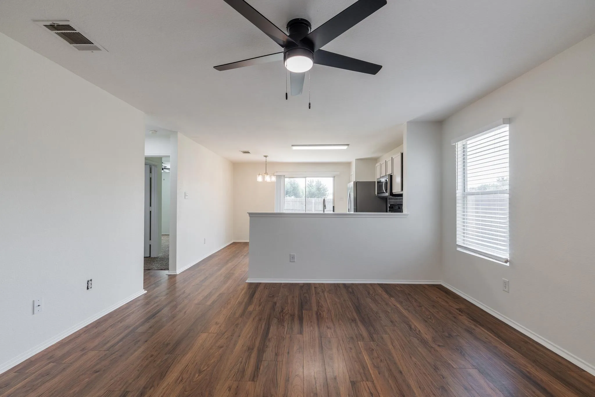 Photo 4 of 306 QUAIL HOLLOW DR