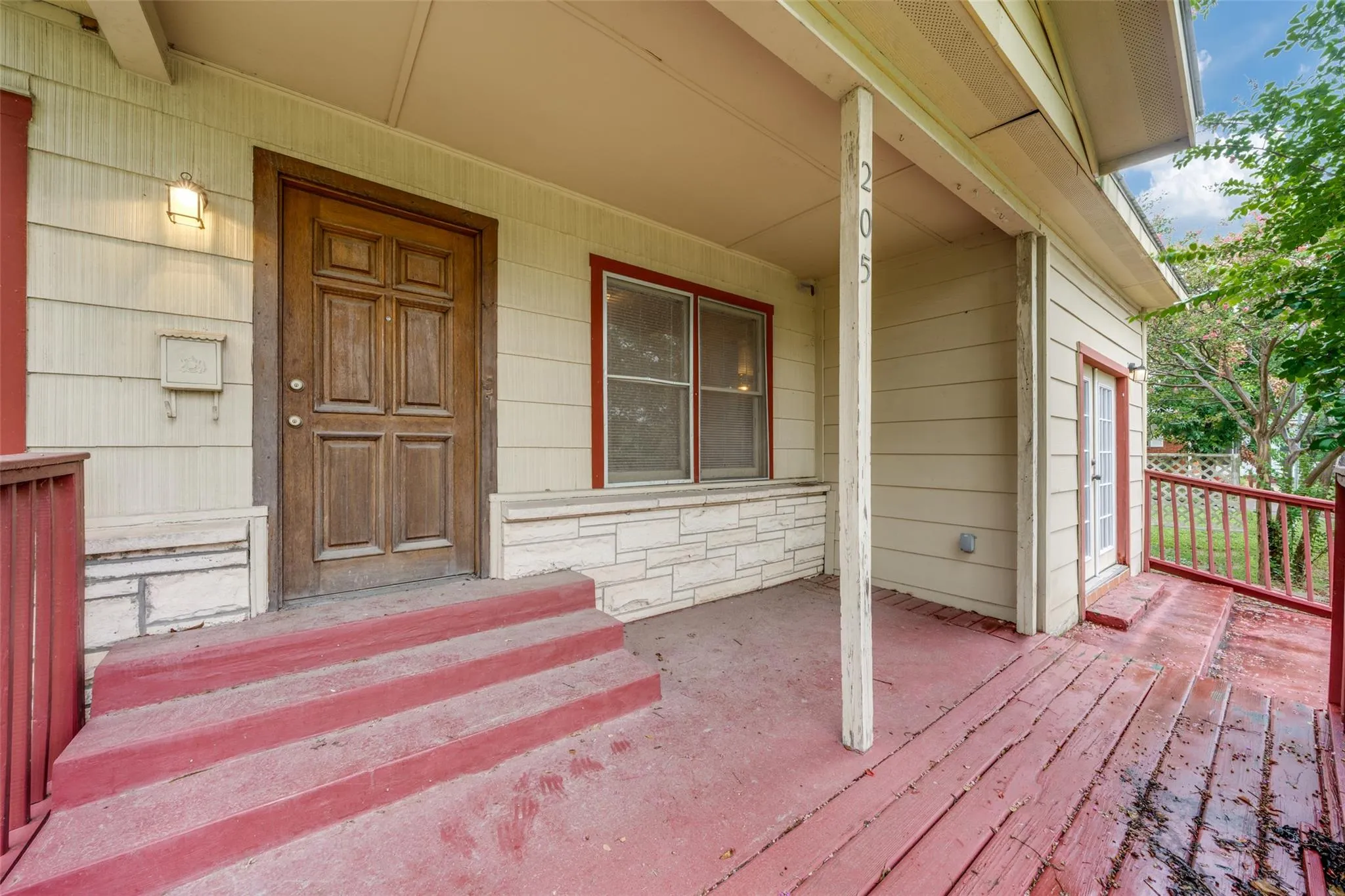 Photo 3 of 205 WOODWARD ST