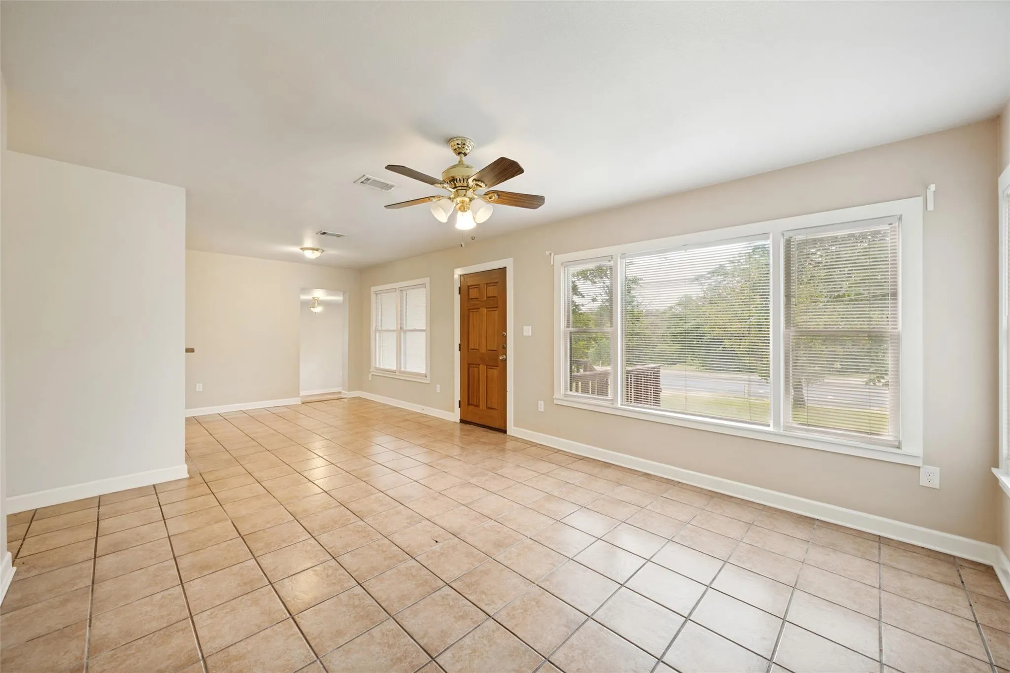 Photo 5 of 205 WOODWARD ST