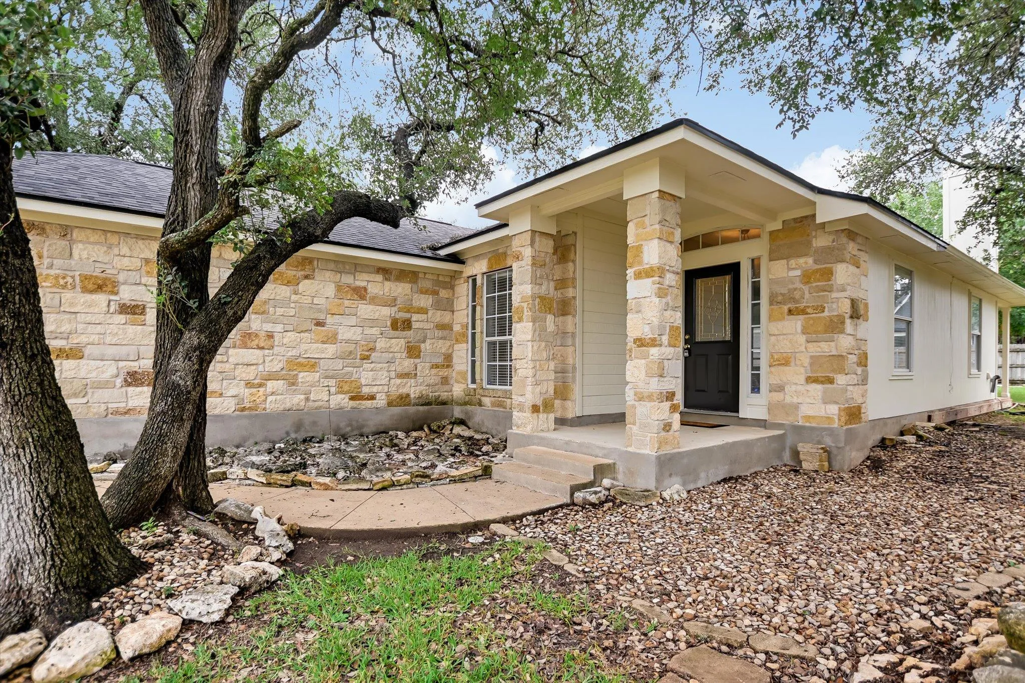 Photo 4 of 5 DOGWOOD DR