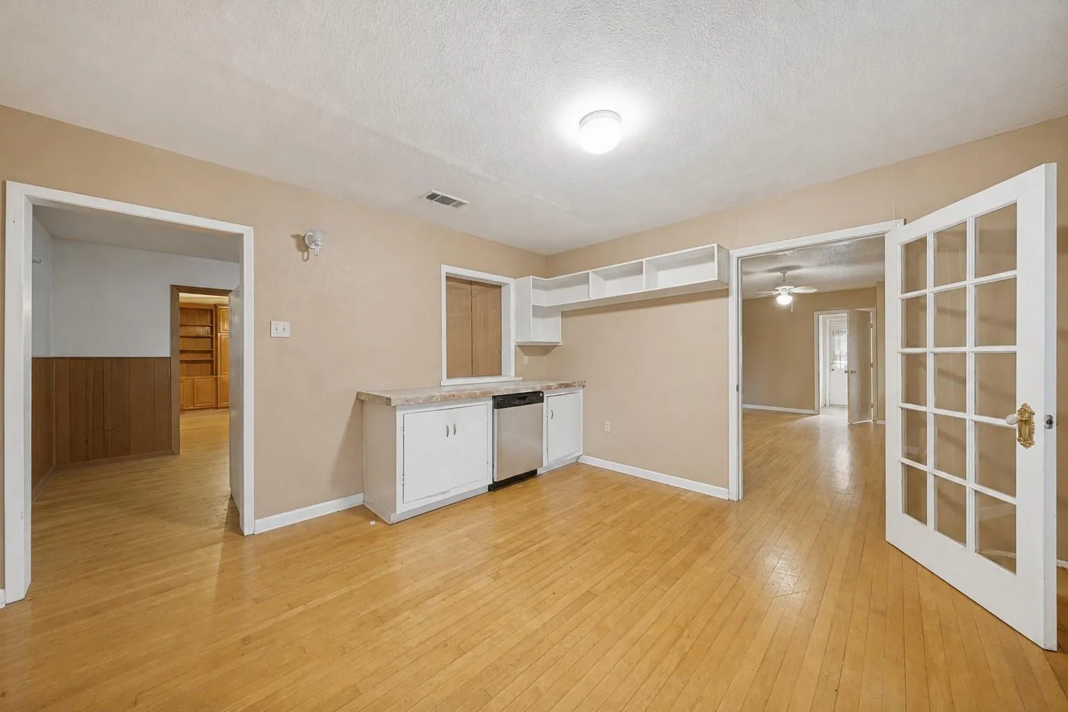 Photo 5 of 207 WOODWARD ST