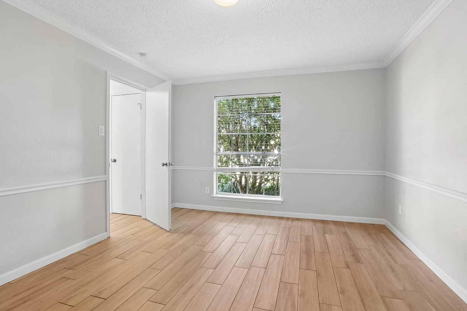 Photo 4 of 15301 ECORIO DR