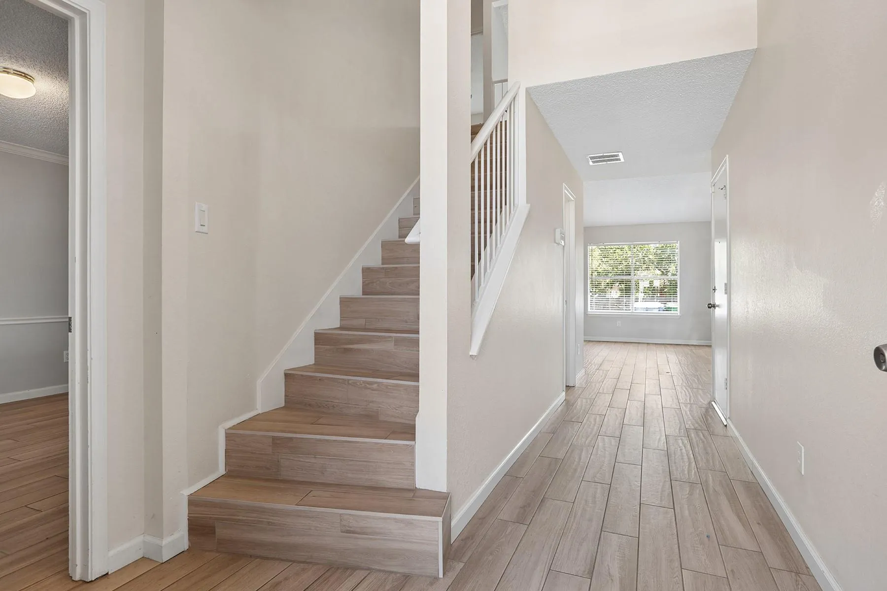 Photo 3 of 15301 ECORIO DR