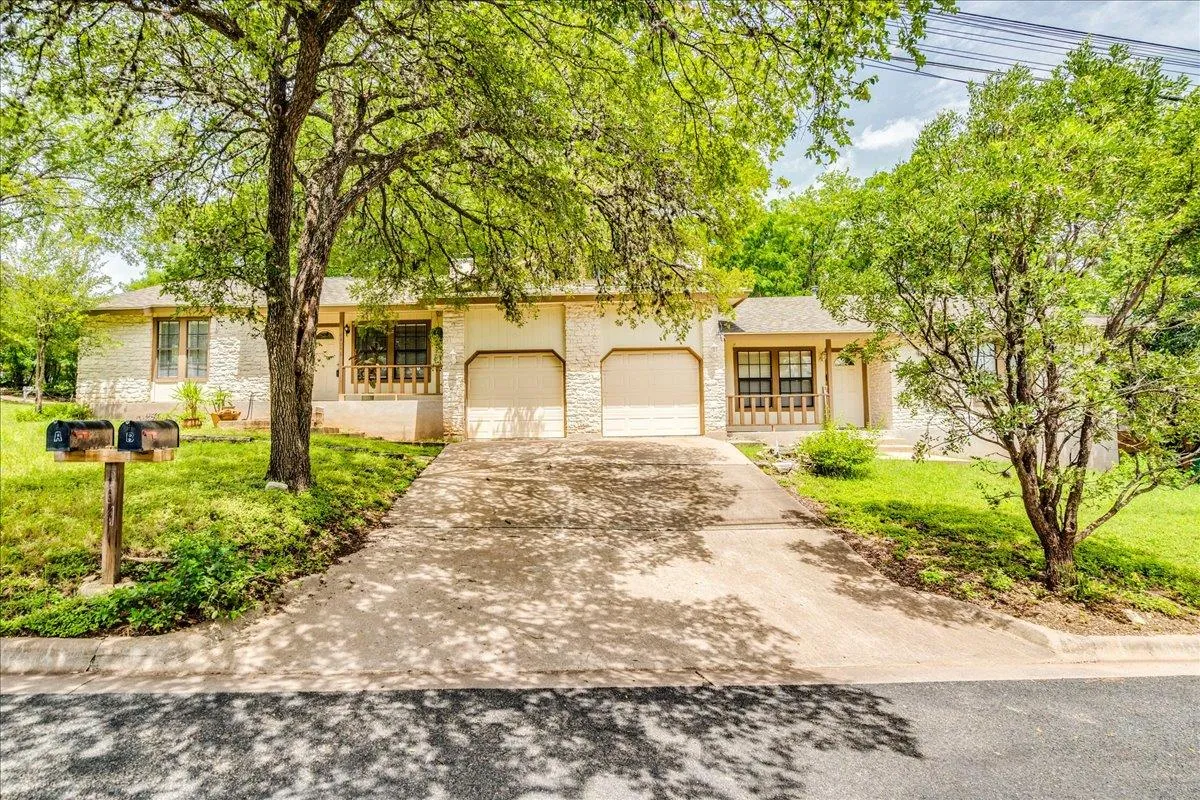 Photo of 800 TERRELL HILL DR, Austin, TX, 78704