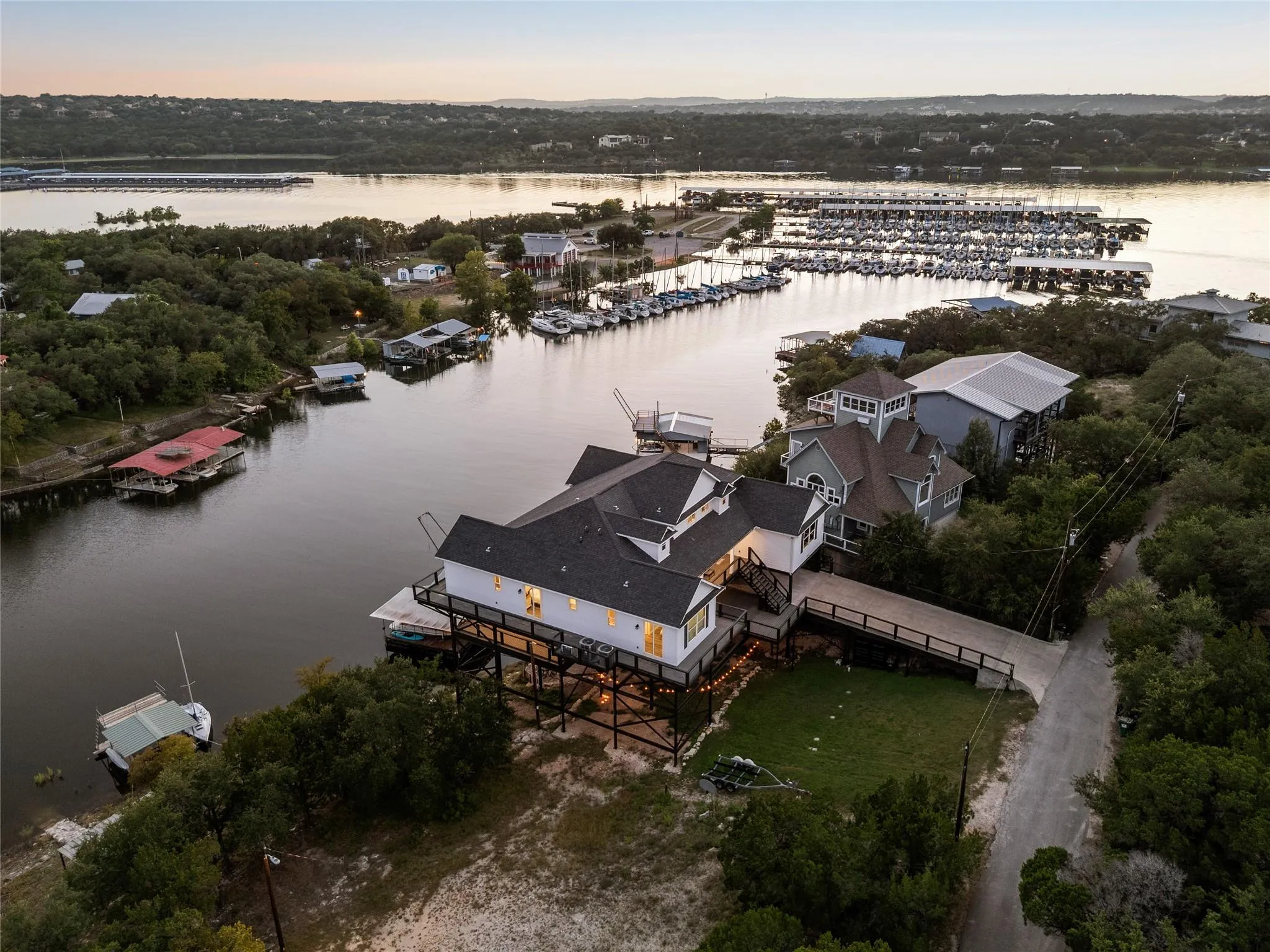 Photo of 16323 LAKE LOOP, Austin, TX, 78734