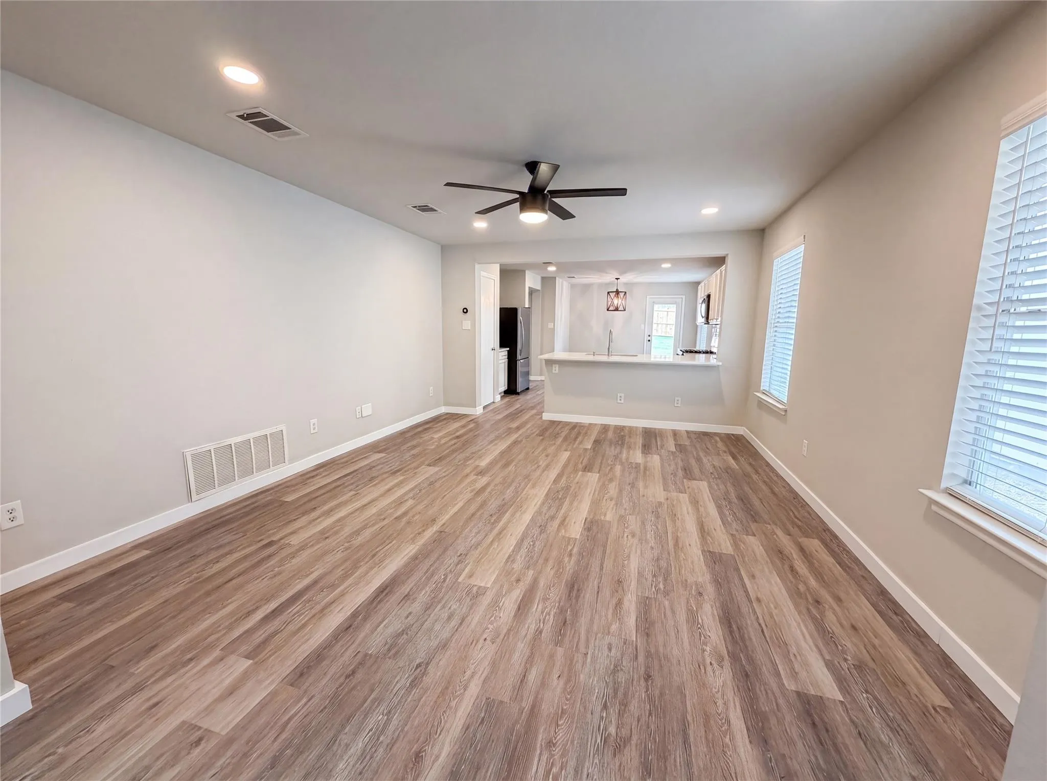 Photo 3 of 1076 SHADOW CREEK BLVD