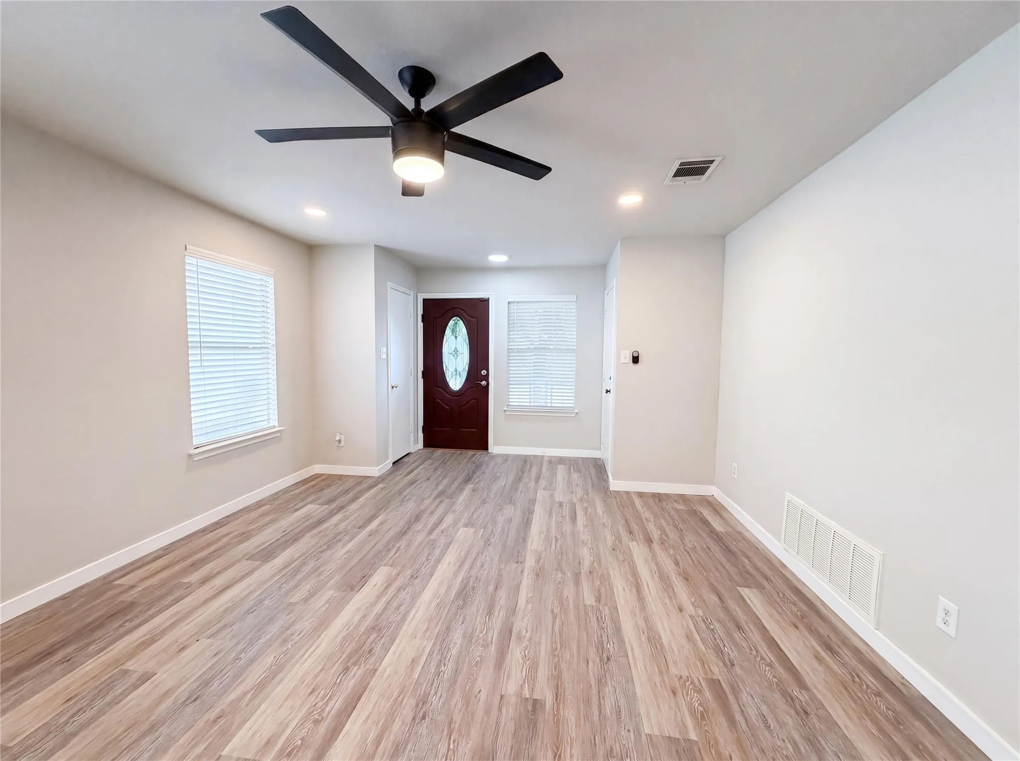 Photo 2 of 1076 SHADOW CREEK BLVD