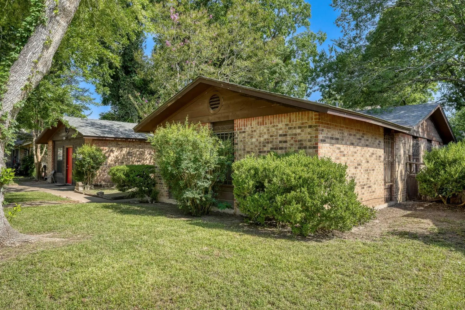 Photo 2 of 5800 COOLBROOK DR