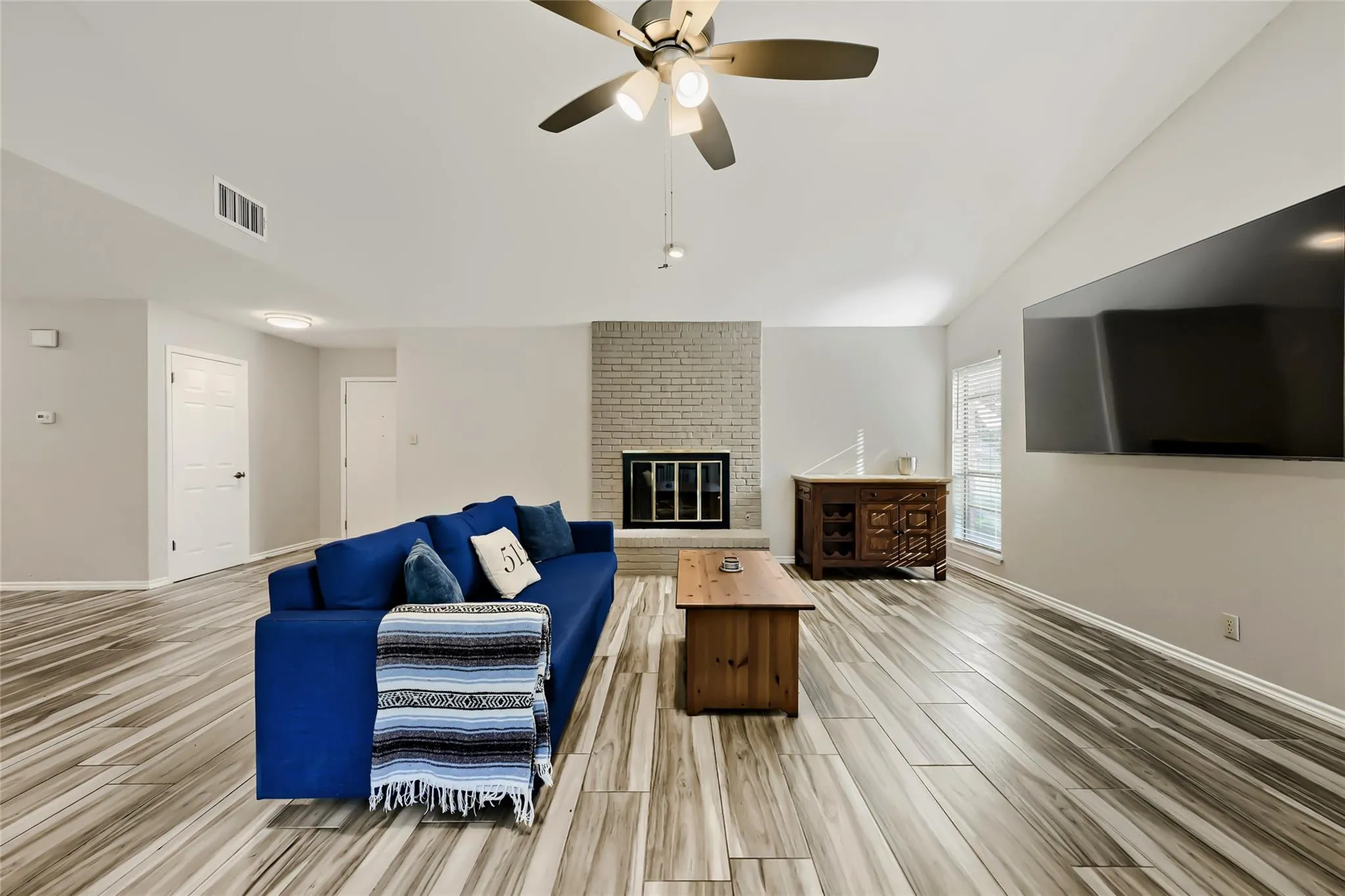 Photo 4 of 1300 NEANS DR