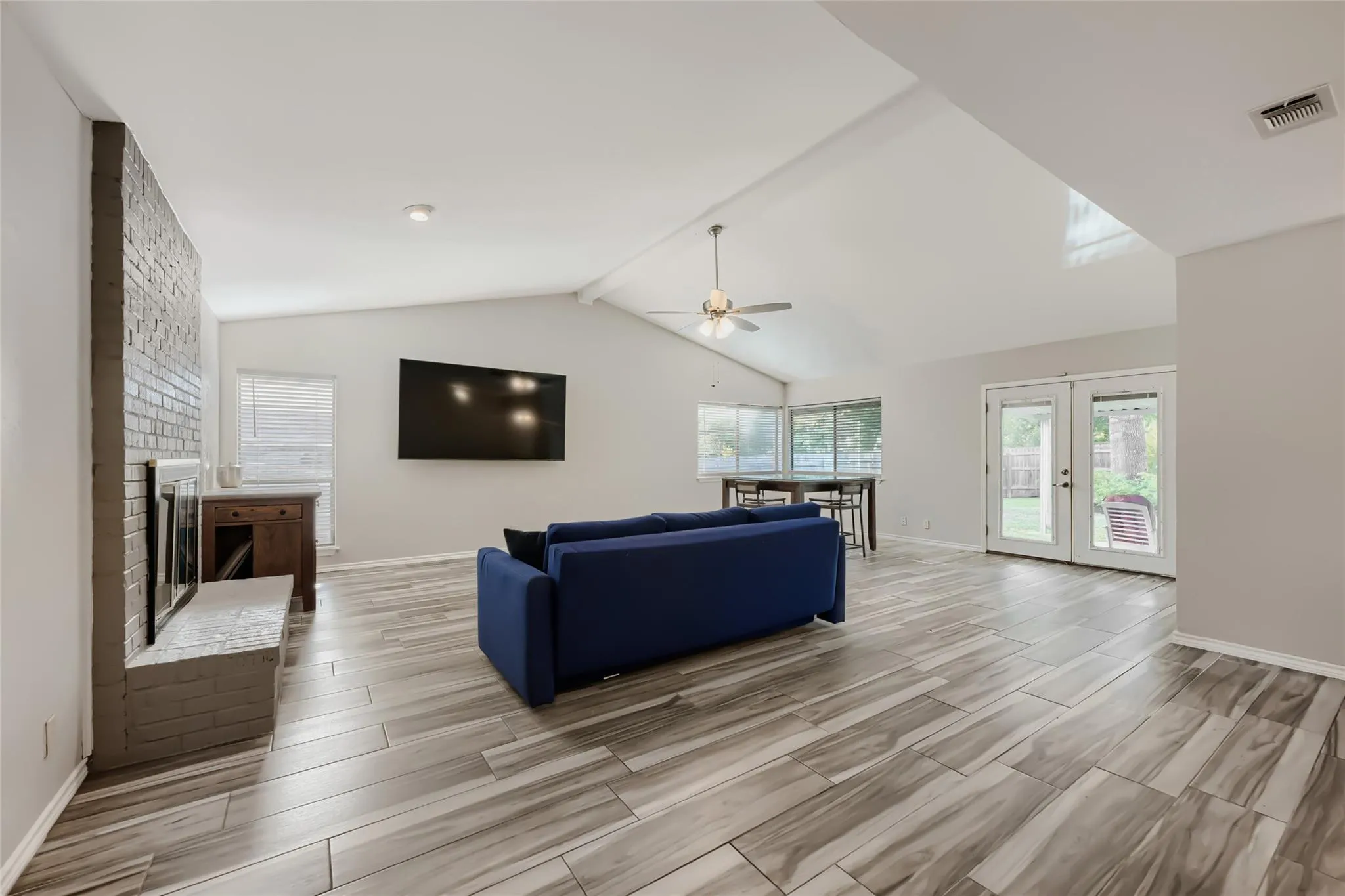 Photo 3 of 1300 NEANS DR