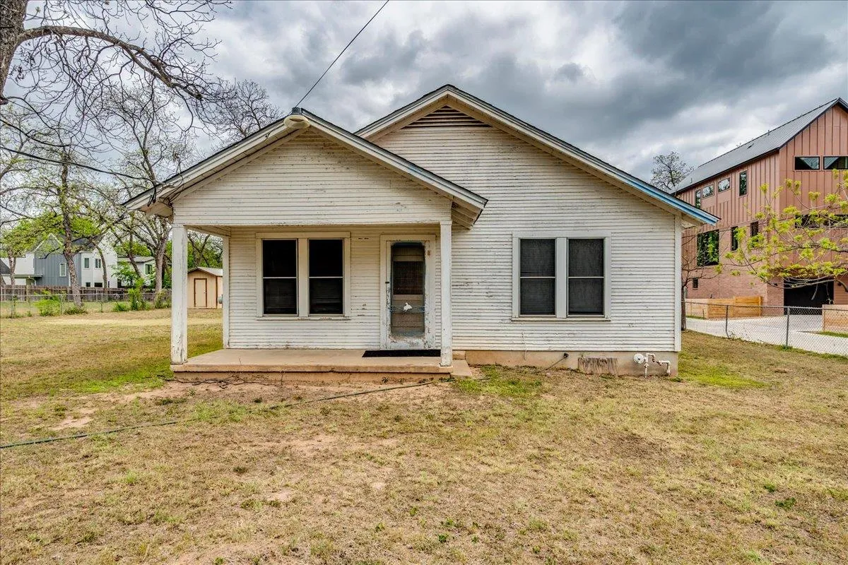 Photo 2 of 3520 GONZALES ST