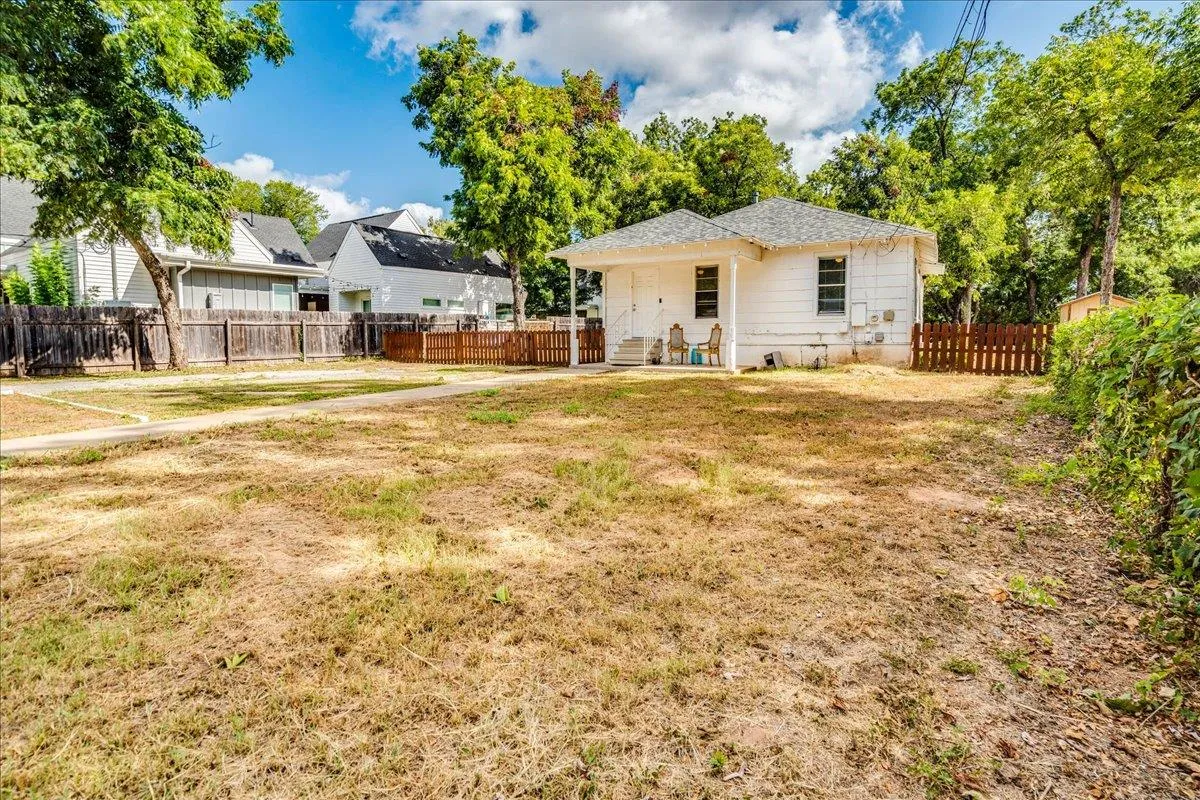 Photo 4 of 3512 GONZALES ST