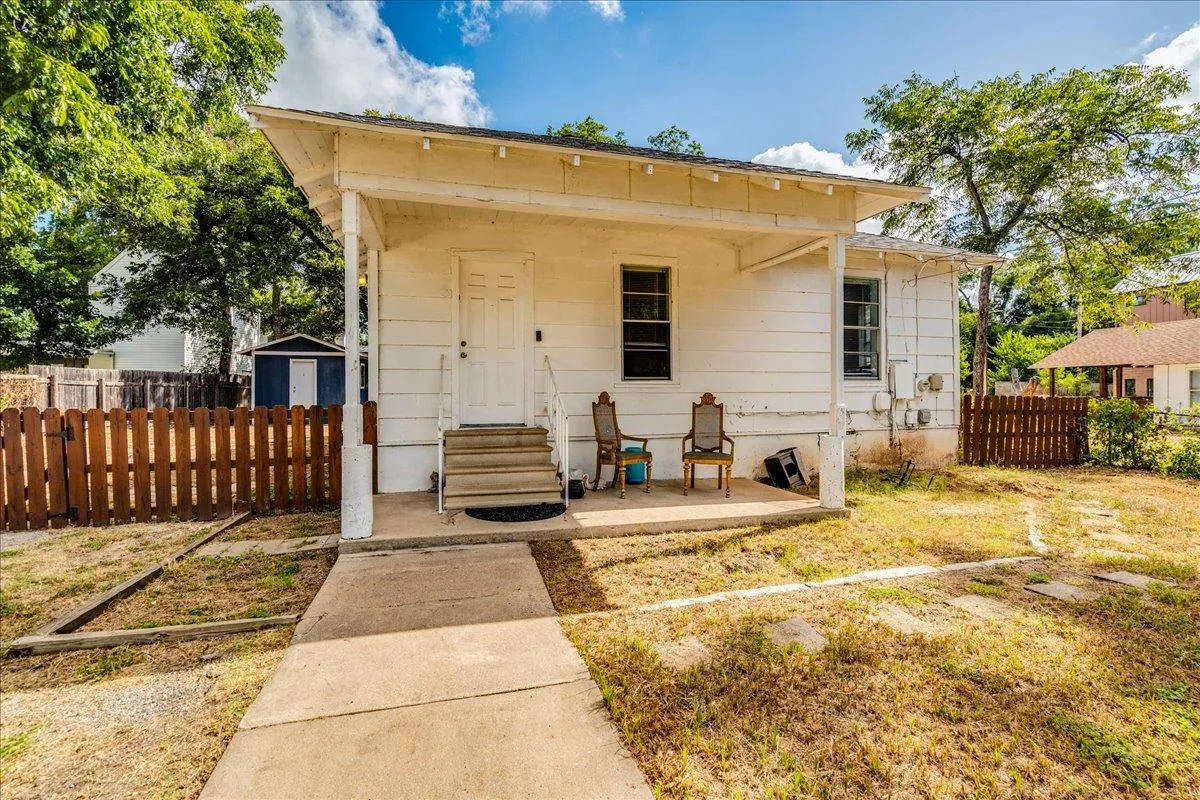 Photo 5 of 3512 GONZALES ST