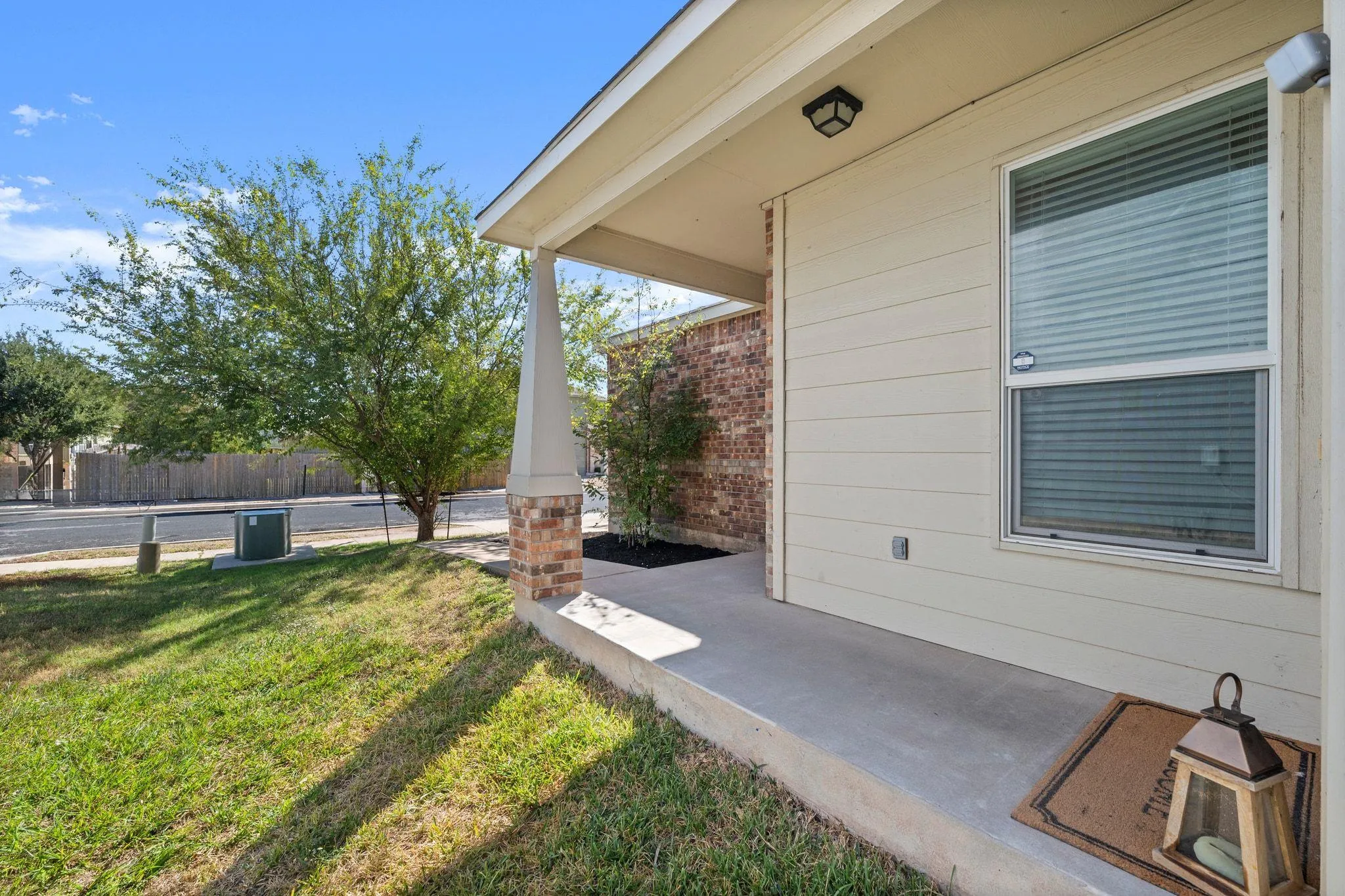 Photo 3 of 5704 LEVENWOOD LN