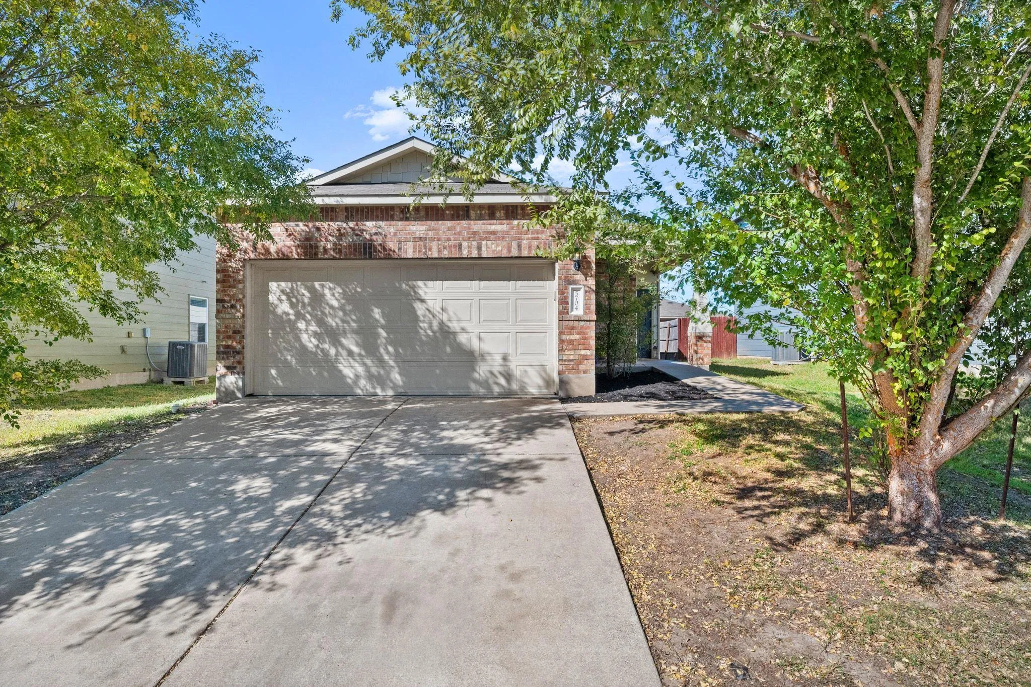Photo 2 of 5704 LEVENWOOD LN