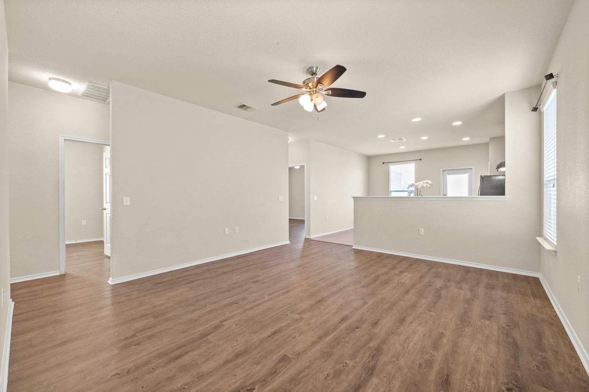 Photo 5 of 5704 LEVENWOOD LN