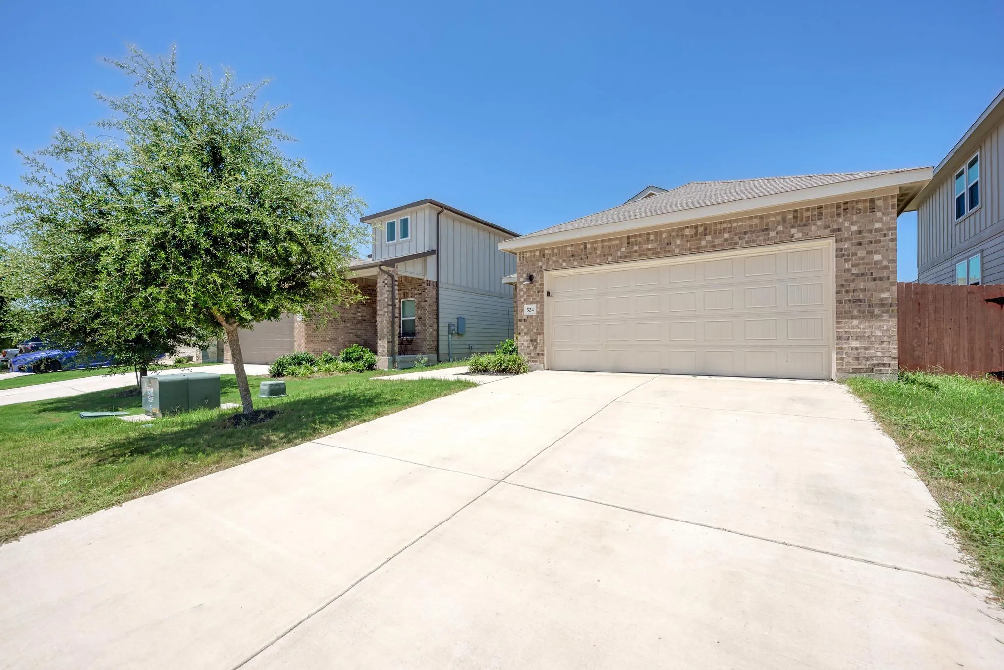 Photo 3 of 524 LONGMOUNT CV