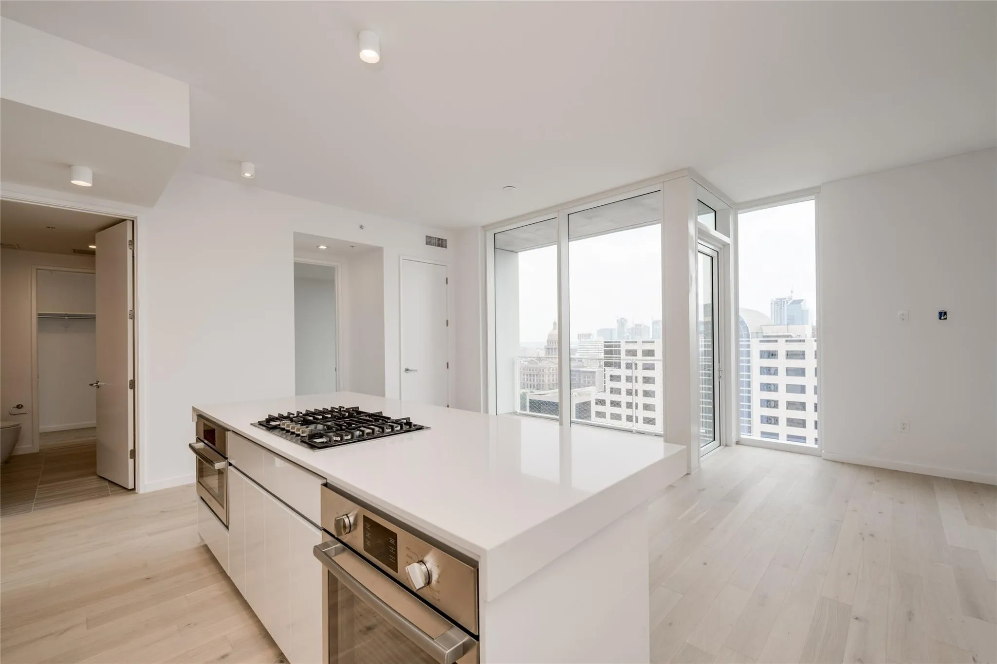 Photo 5 of 313 W 17TH ST #1806