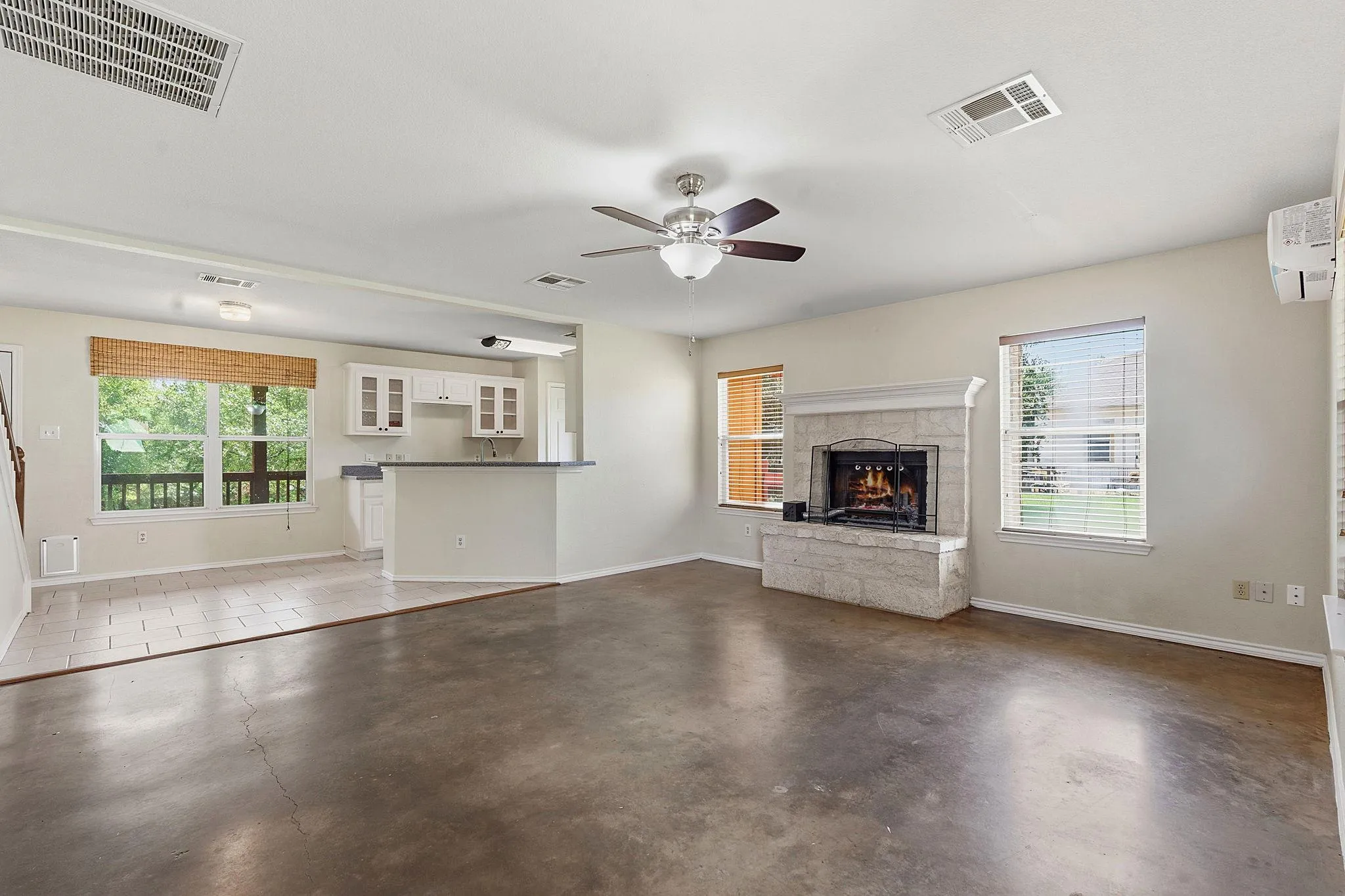 Photo 5 of 17509 VILLAGE DR