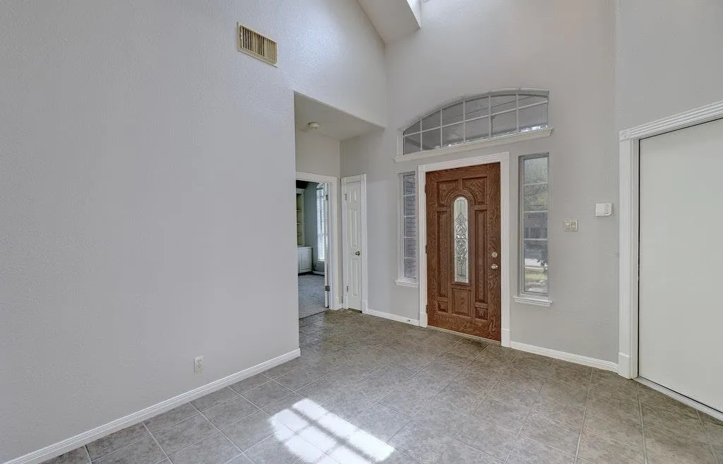 Photo 3 of 7600 ORRICK DR