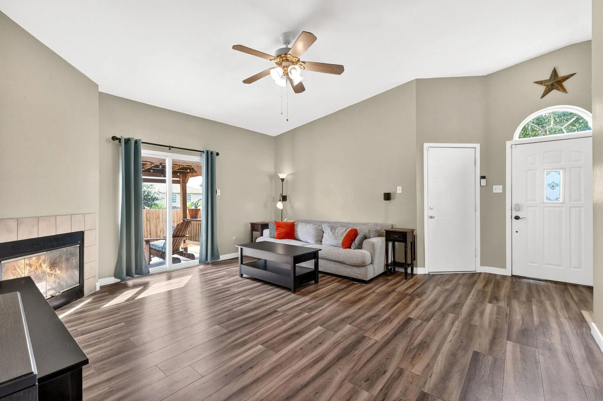 Photo 5 of 1100 MIRA LOMA LN