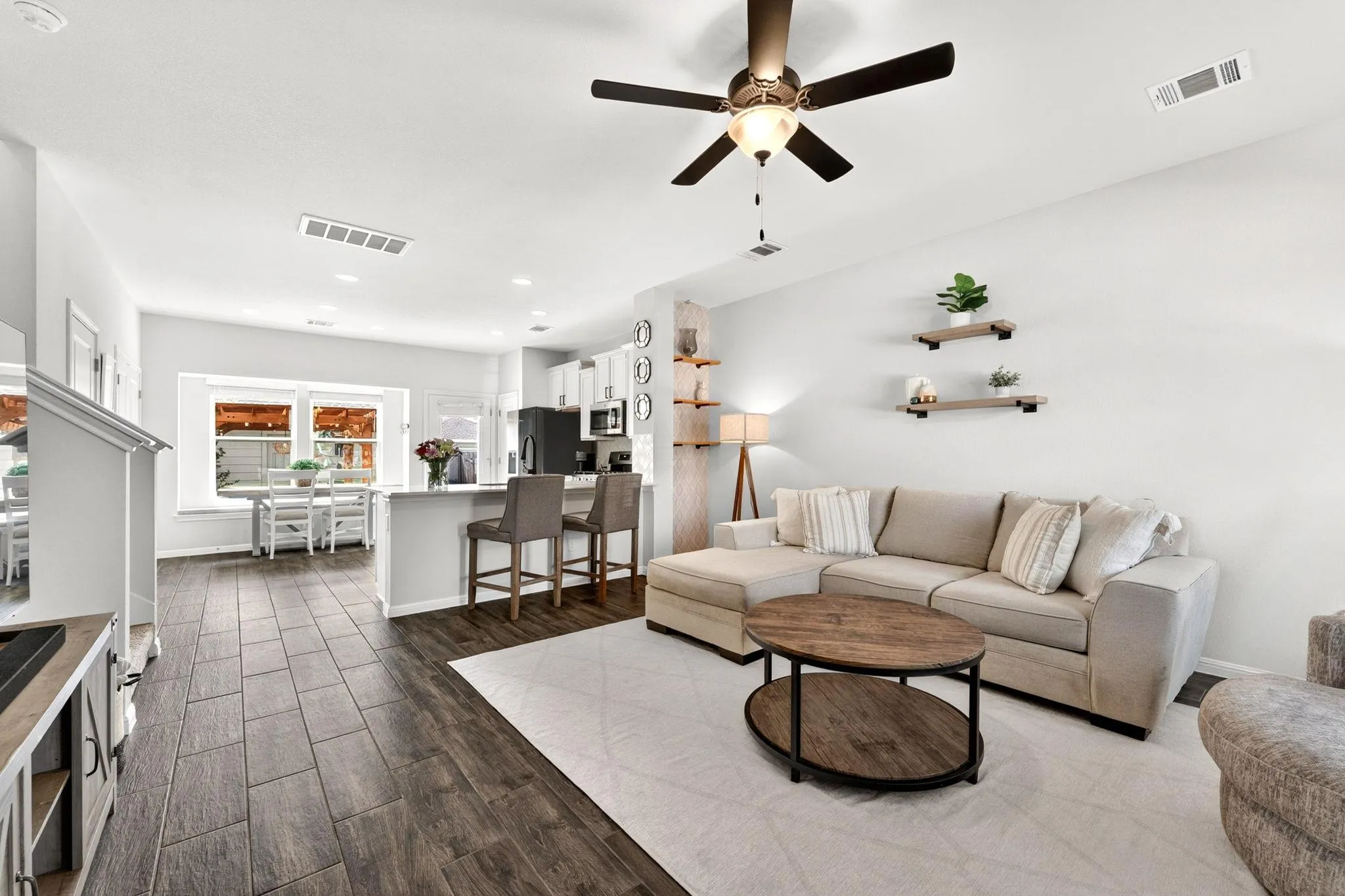 Photo 2 of 17903 PAPAVERI WAY #212