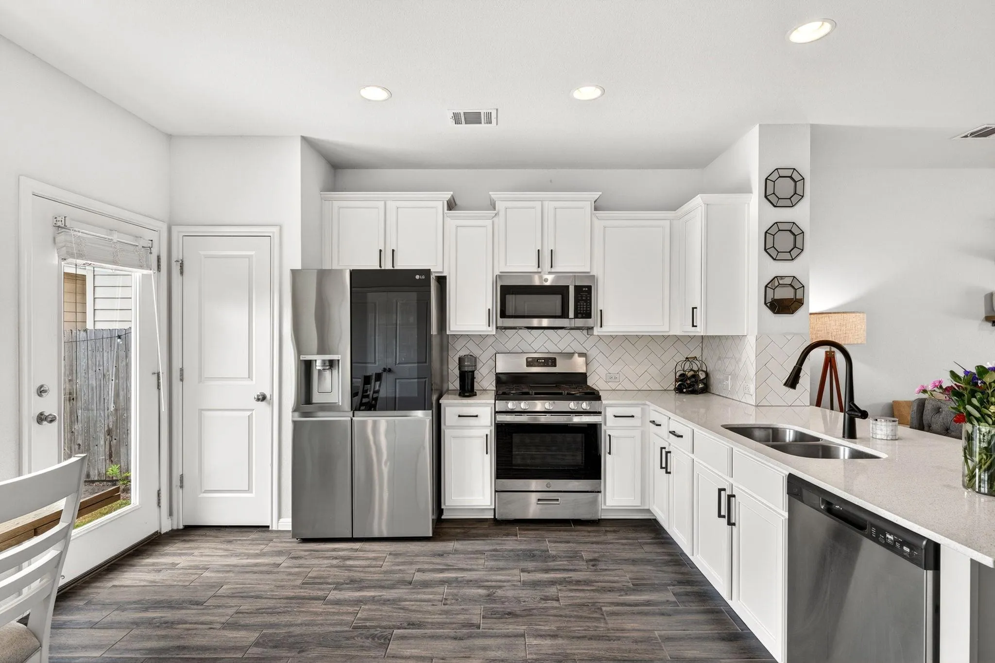 Photo 3 of 17903 PAPAVERI WAY #212