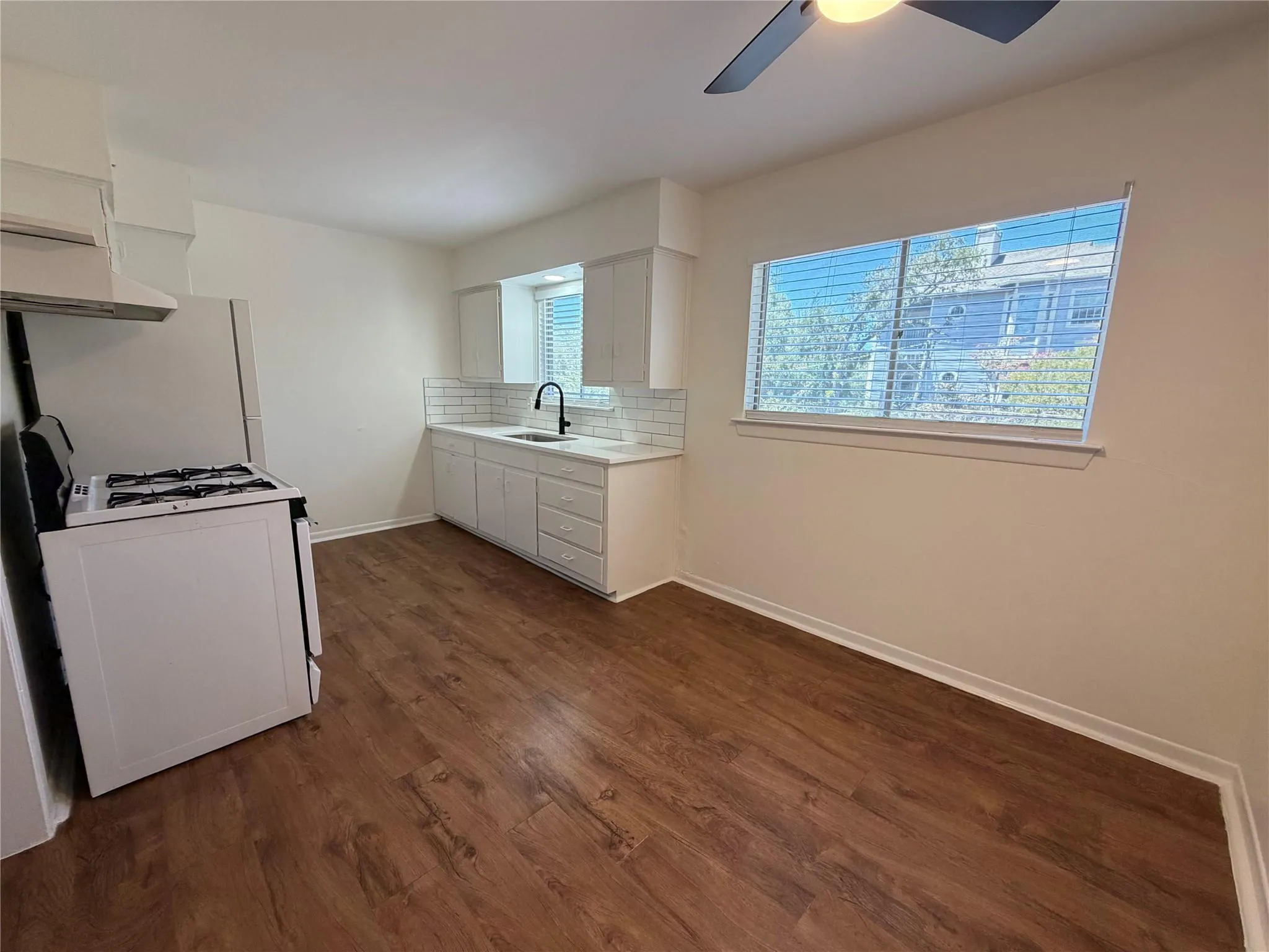 Photo 4 of 3106 DUVAL ST #210