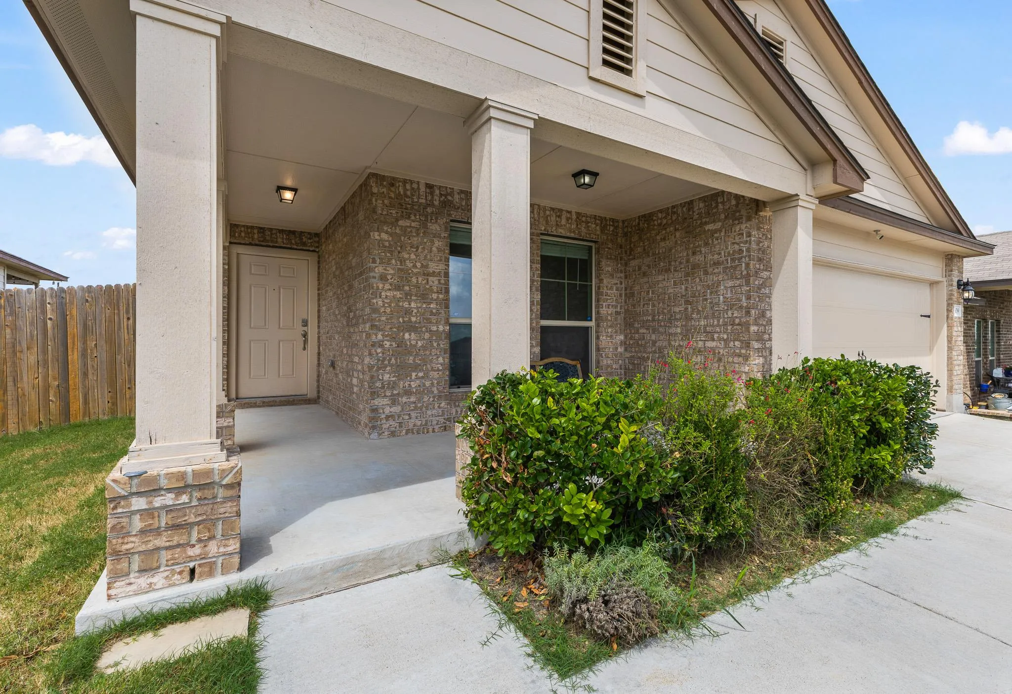 Photo 2 of 109 MIDAS LN